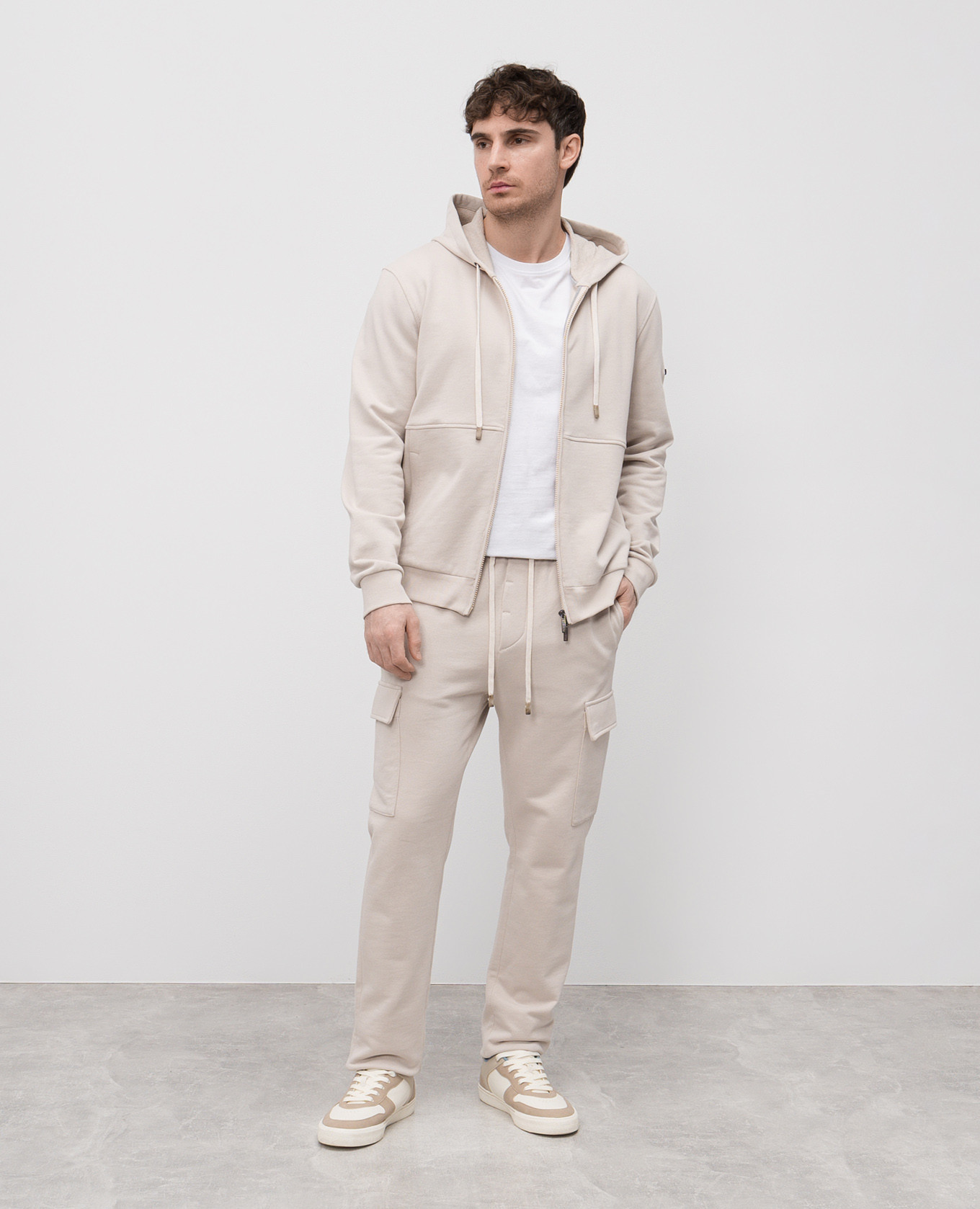

Beige cargo pants with logo Peserico