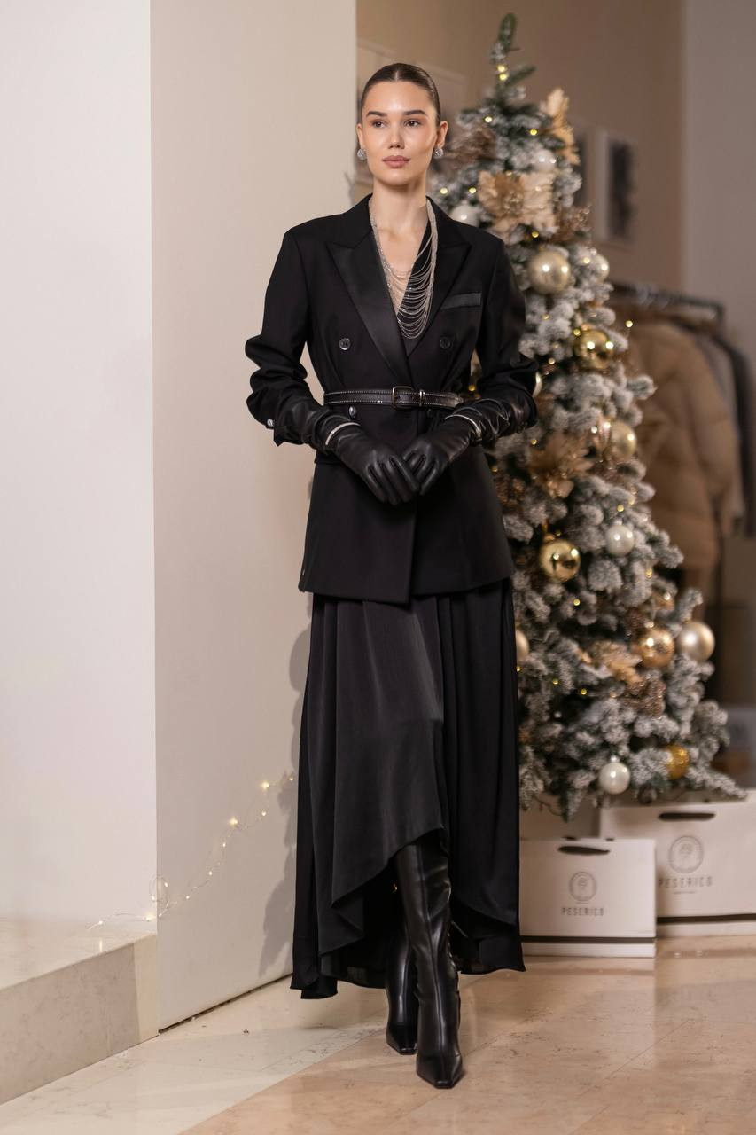 

Black leather gloves with monil chain Peserico