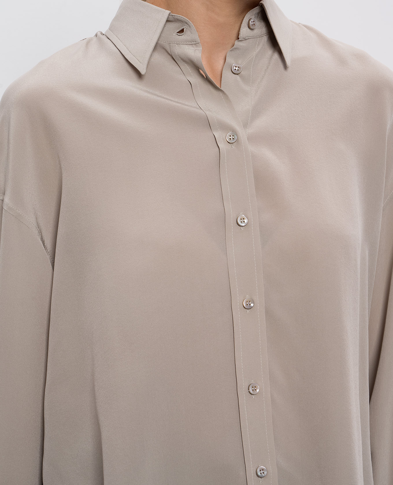 

Beige silk blouse Brunello Cucinelli
