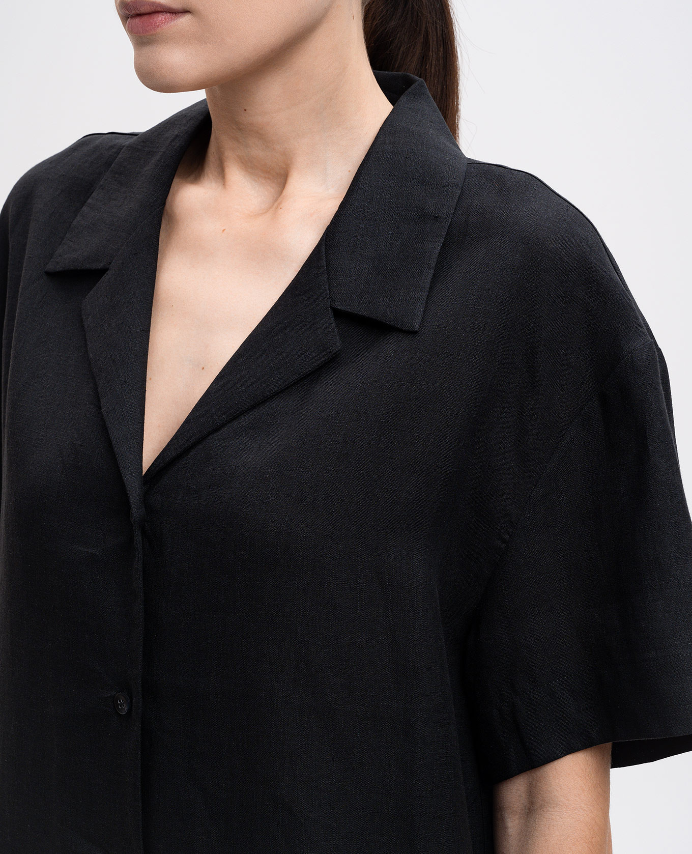 

Prague black linen shirt Asceno