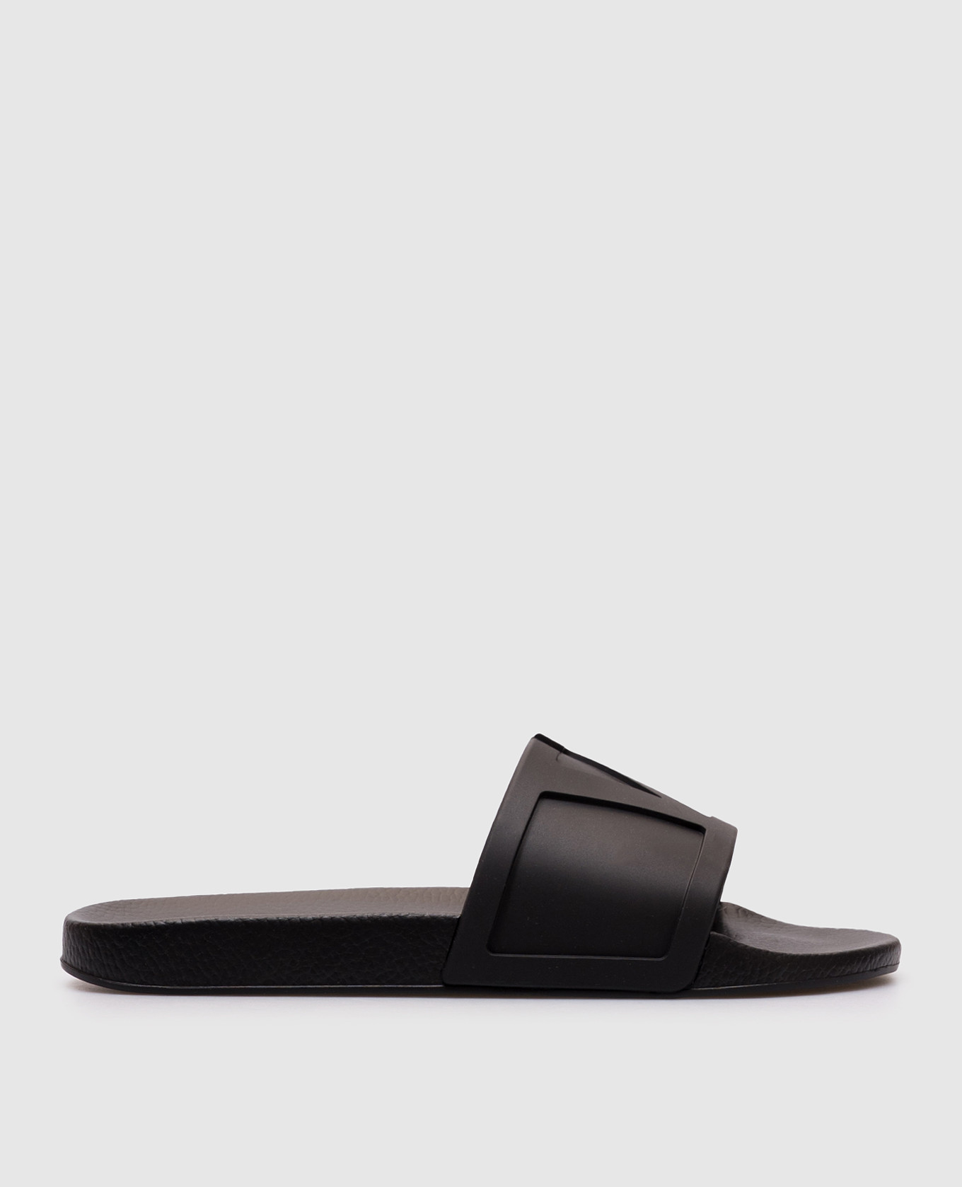

Black flip-flops with textured VLogo Signature emblem Valentino