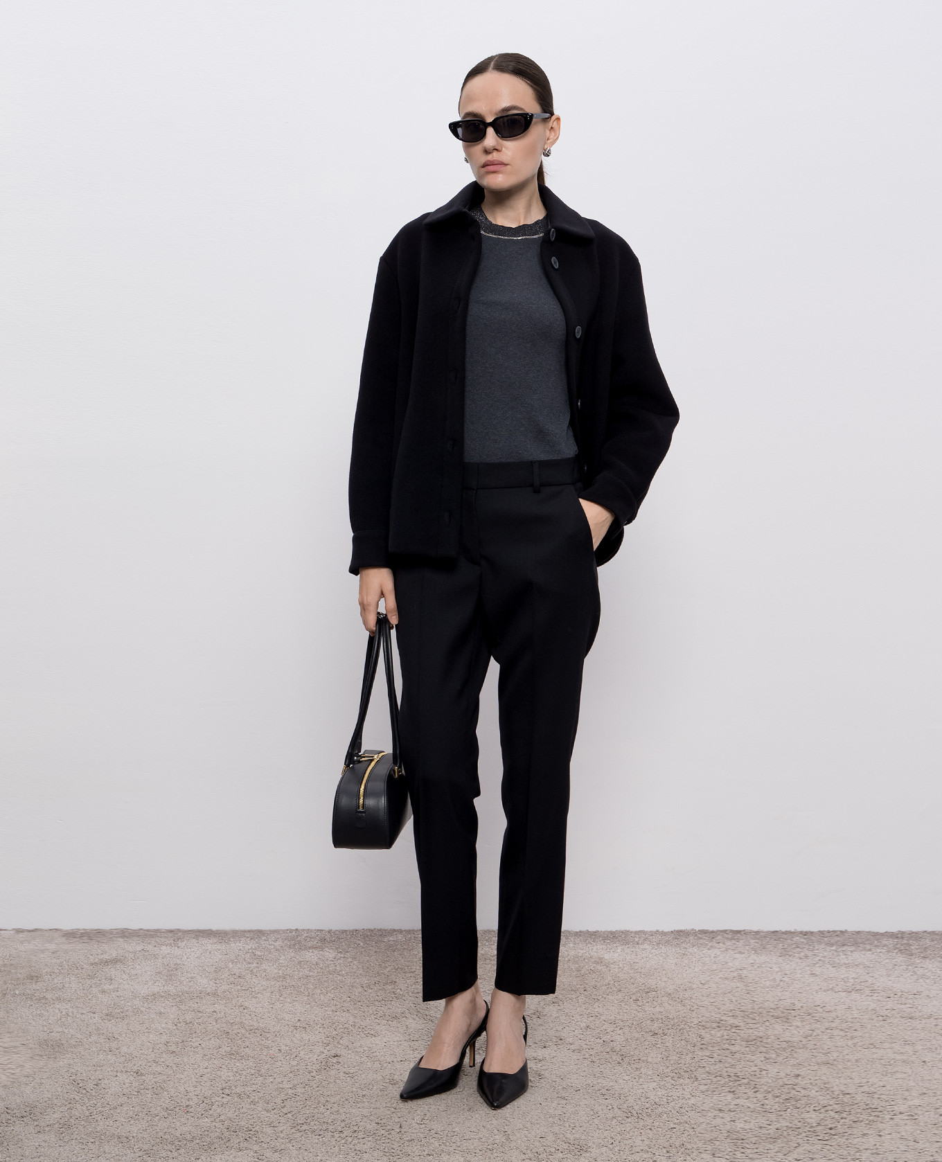 

Black wool pants with brand patch Peserico