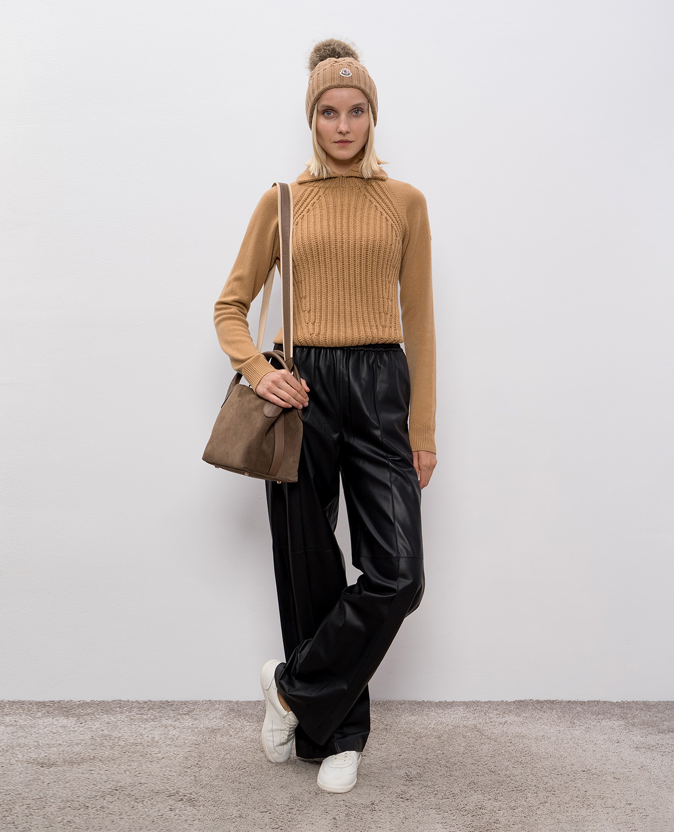 

Brown wool and cashmere sweater with logo patch Moncler