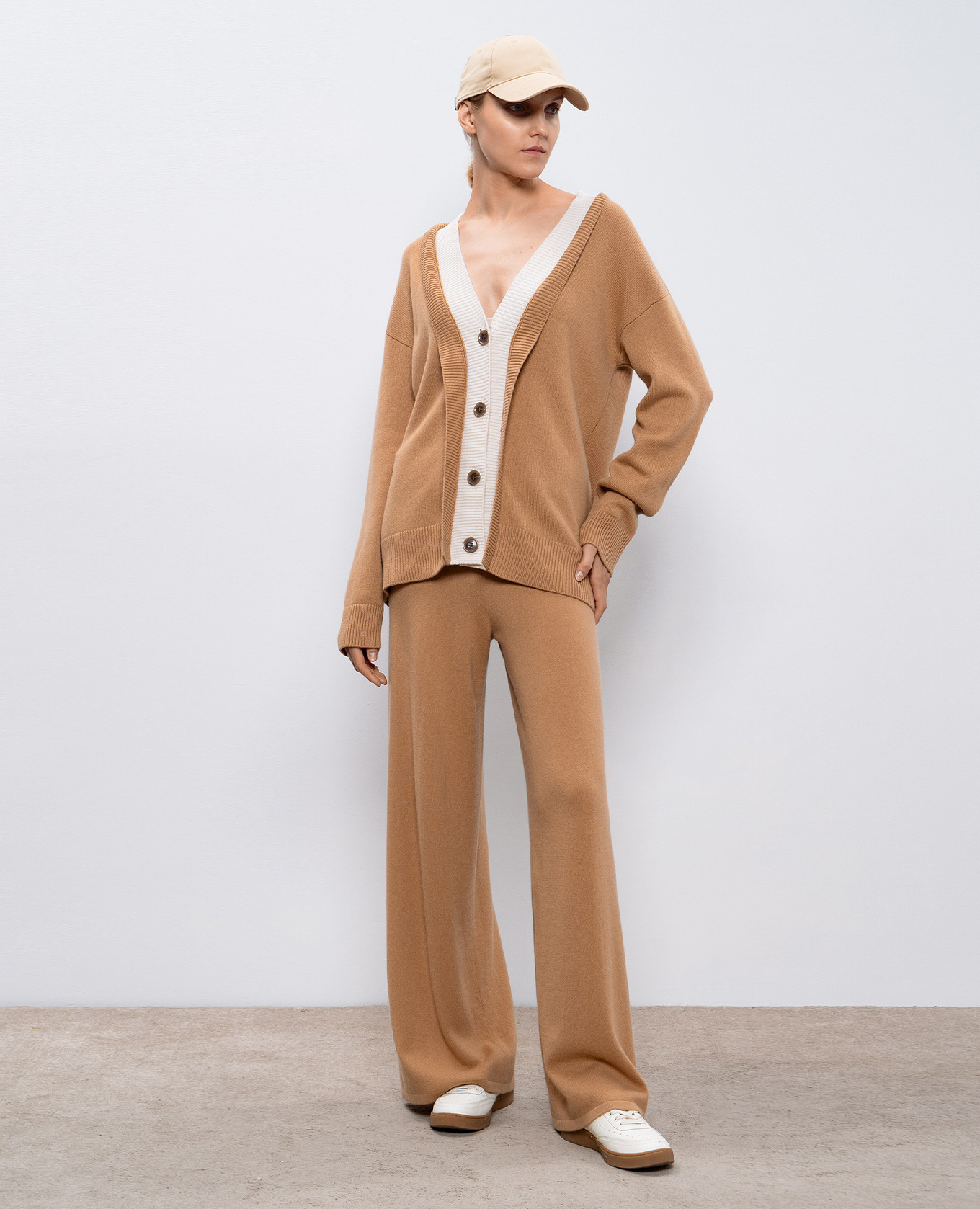 

Lili brown cashmere cardigan LISA YANG