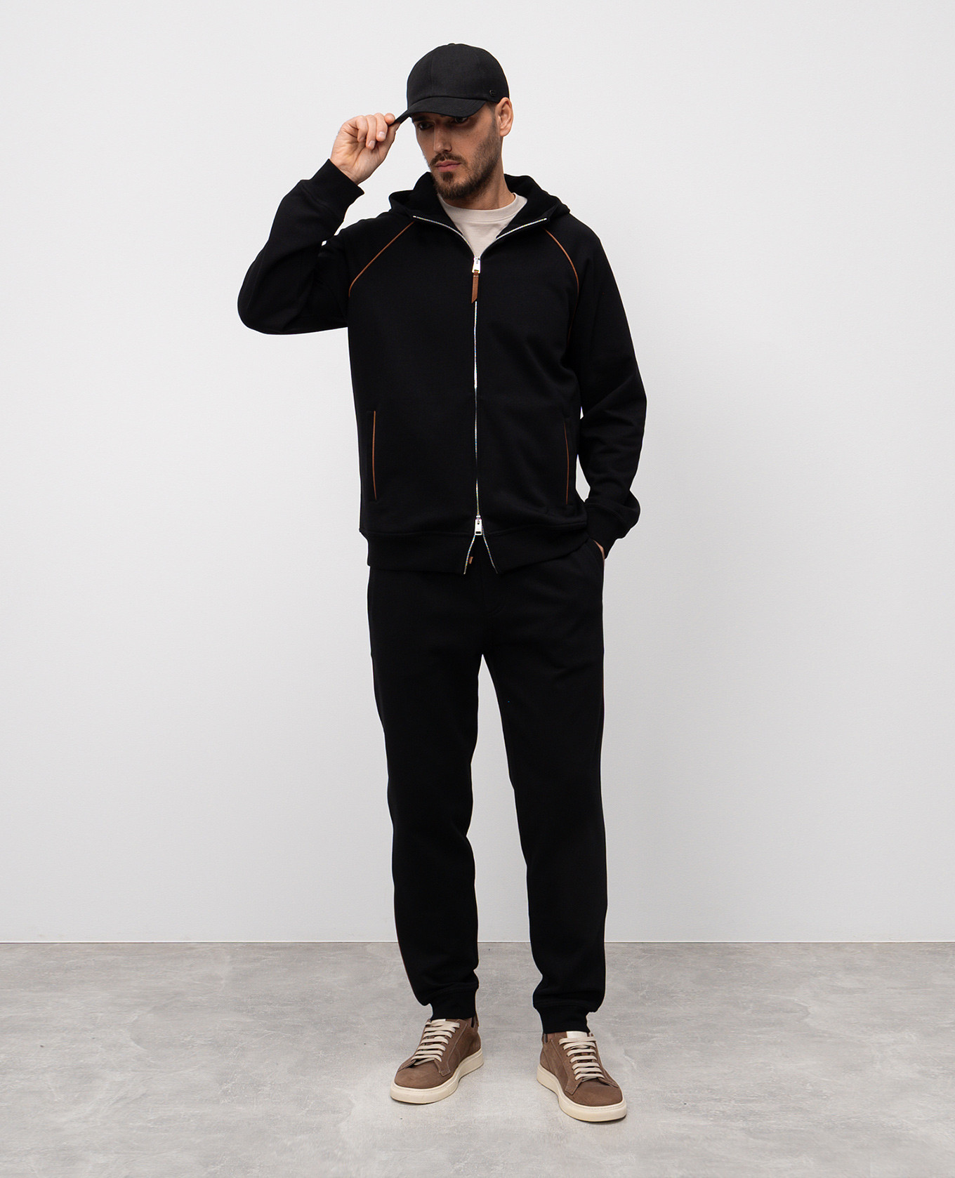 

Black joggers with piping Brunello Cucinelli