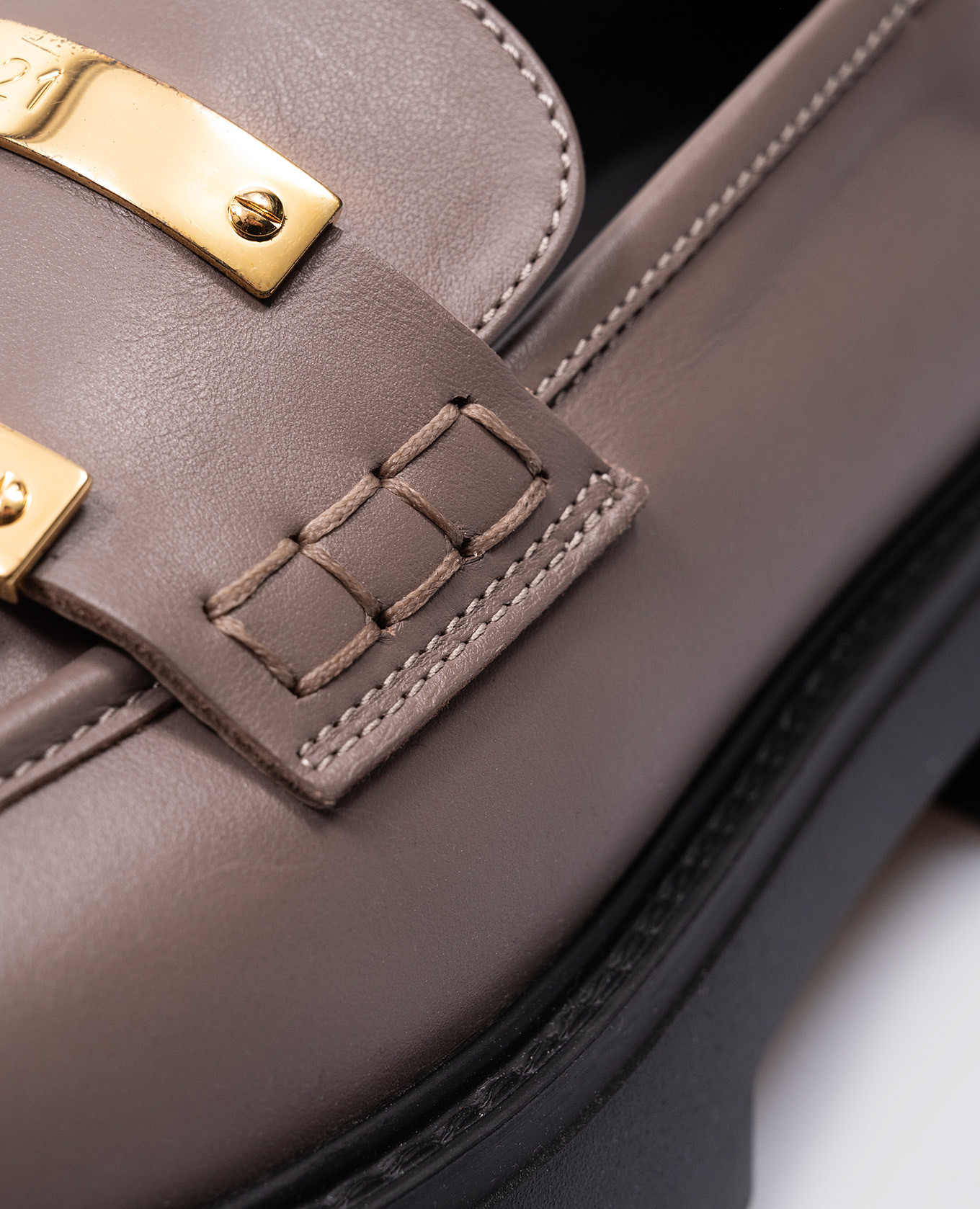 Beige leather loafers with logo N21 5