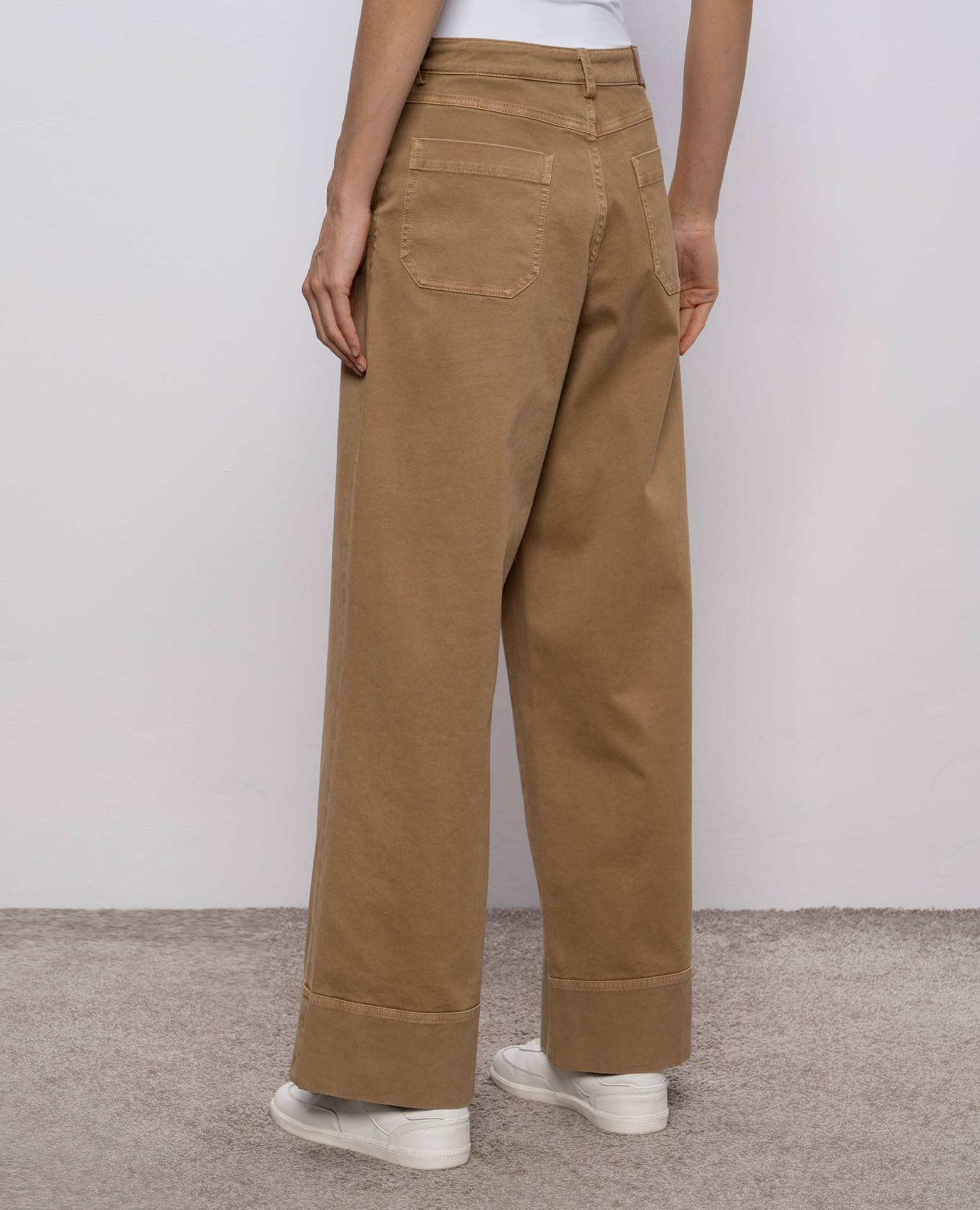 Brown pants with logo patch Moncler 4