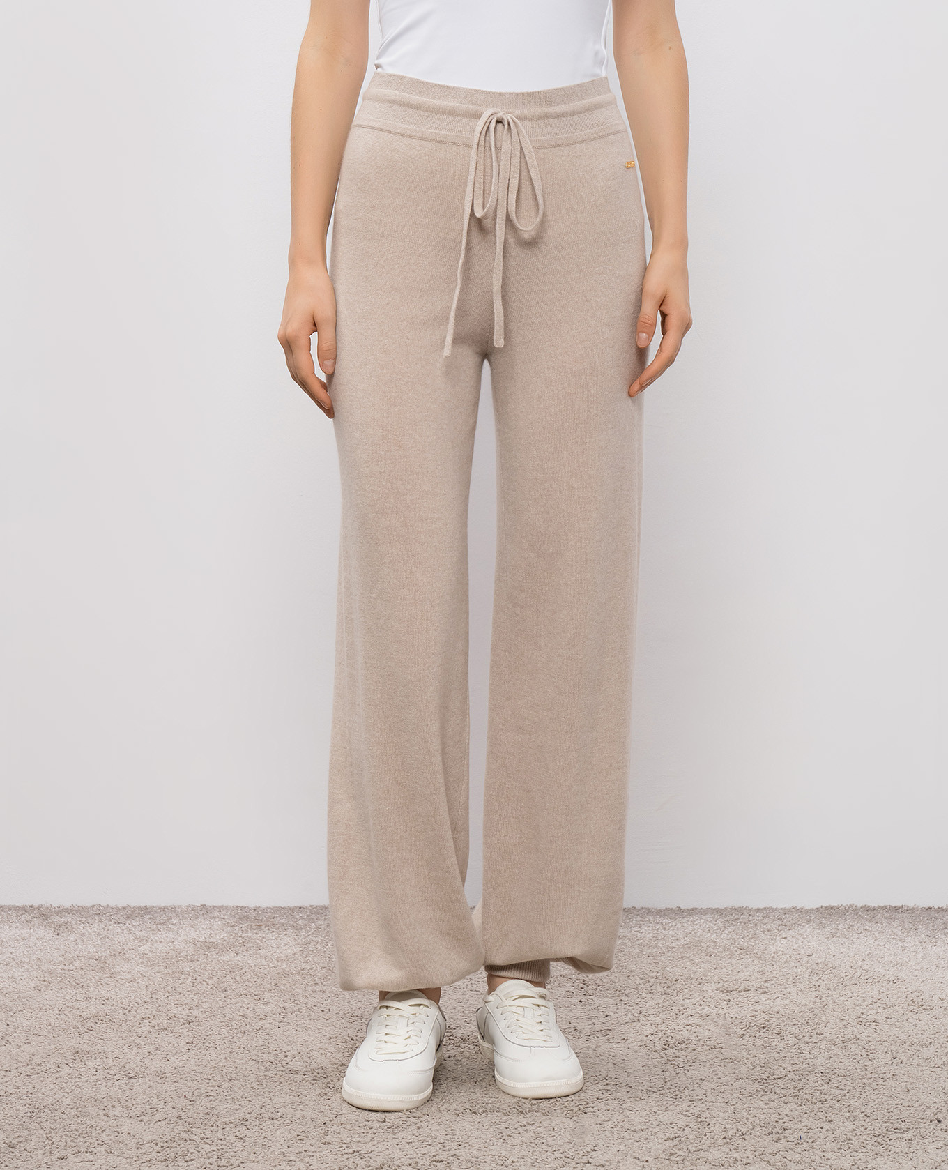 

Beige cashmere sweatpants Enrico Mandelli