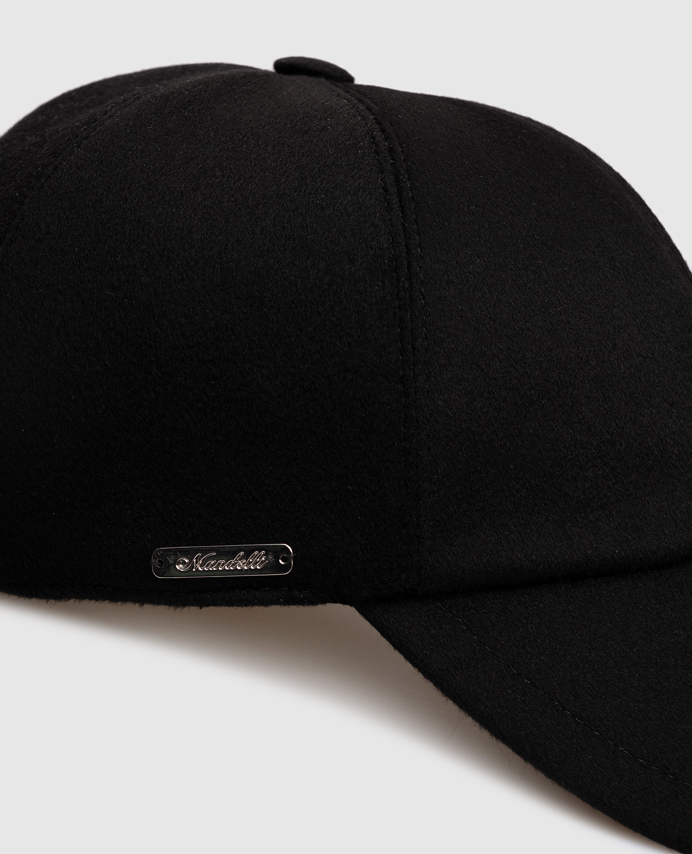 

Black cashmere cap Enrico Mandelli