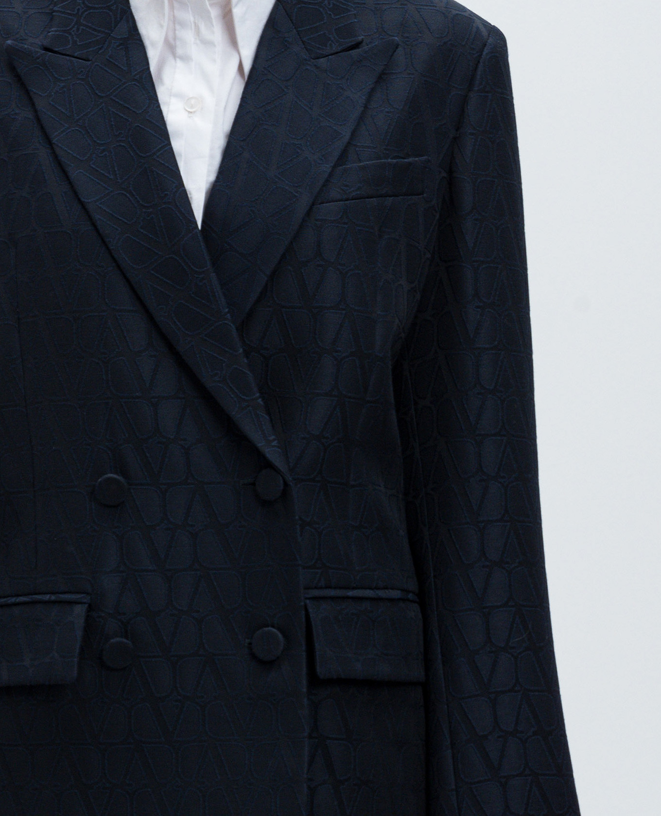 

Blue double-breasted jacket made of wool and silk in the TOILE ICONOGRAPHE pattern Valentino
