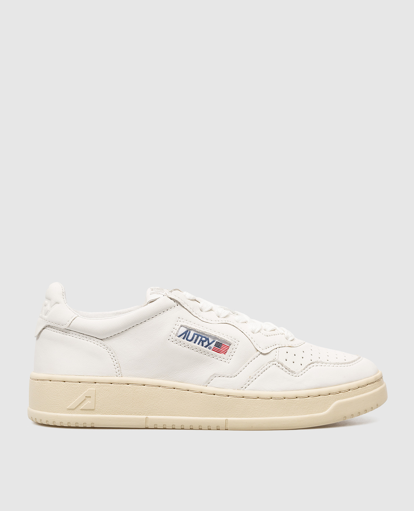 White leather medalist sneakers with logo patch autry