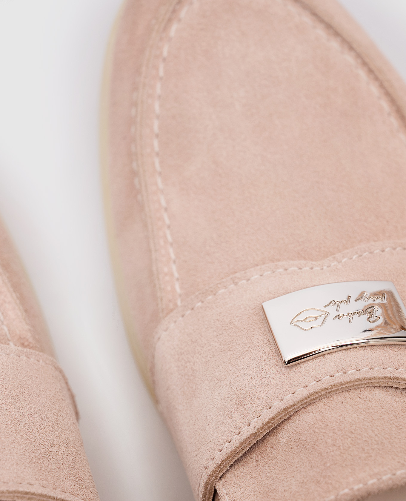 

Beige suede loafers with logo plate Babe Pay Pls
