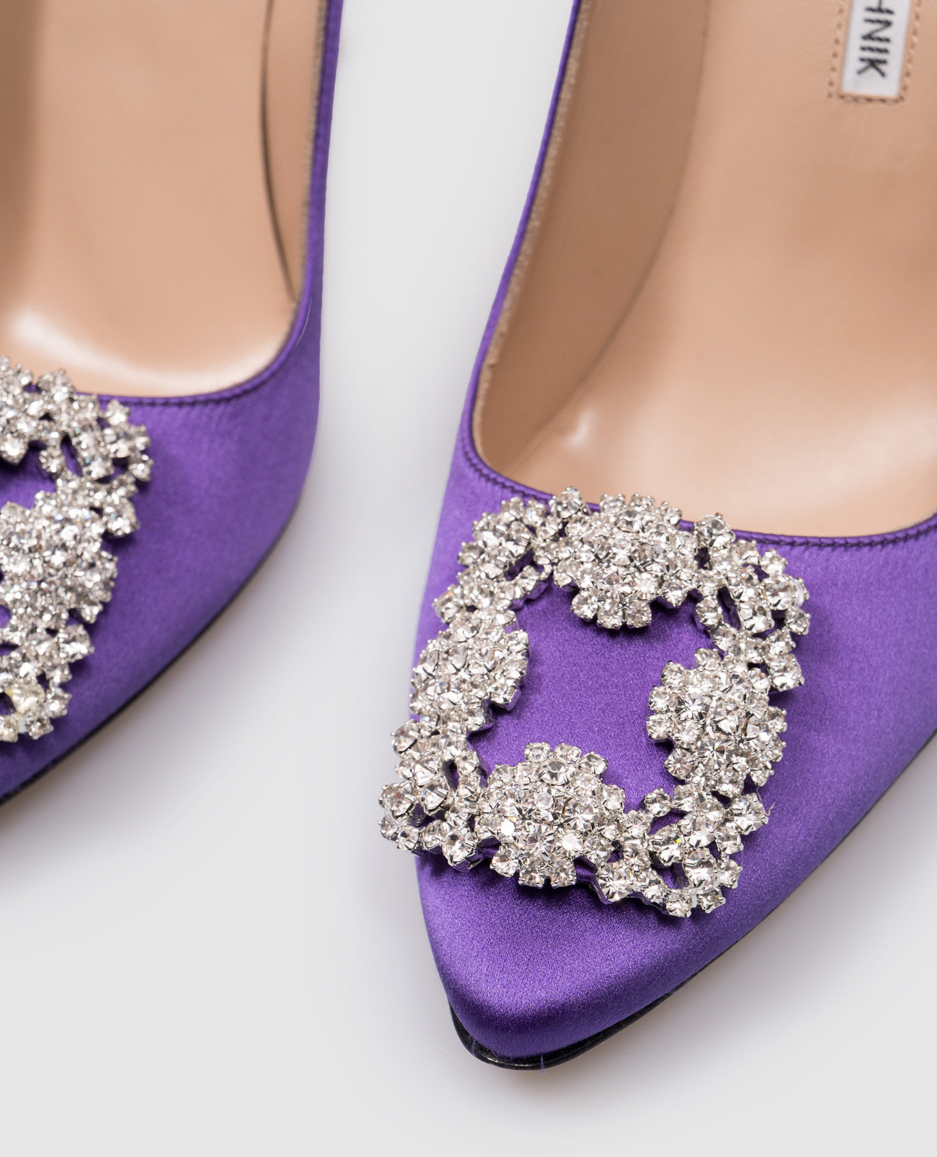 

HANGISI purple satin pumps with crystals Manolo Blahnik, Violet