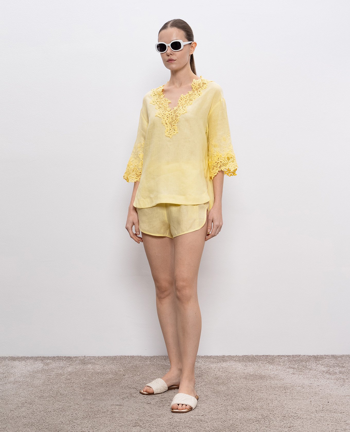 

Yellow linen shorts Ermanno Scervino