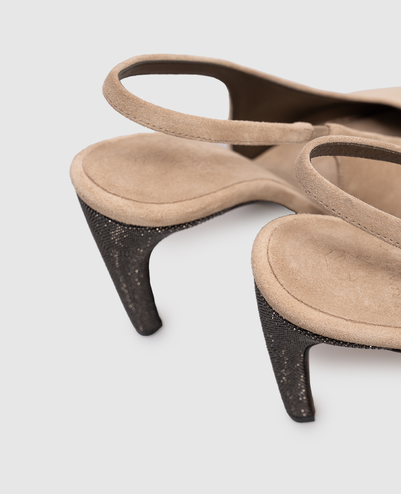 Beige suede sandals with a monil chain Brunello Cucinelli 5