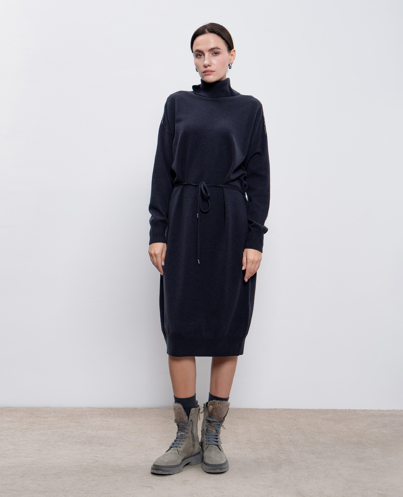 

Blue wool, silk and cashmere dress with monil chain Peserico