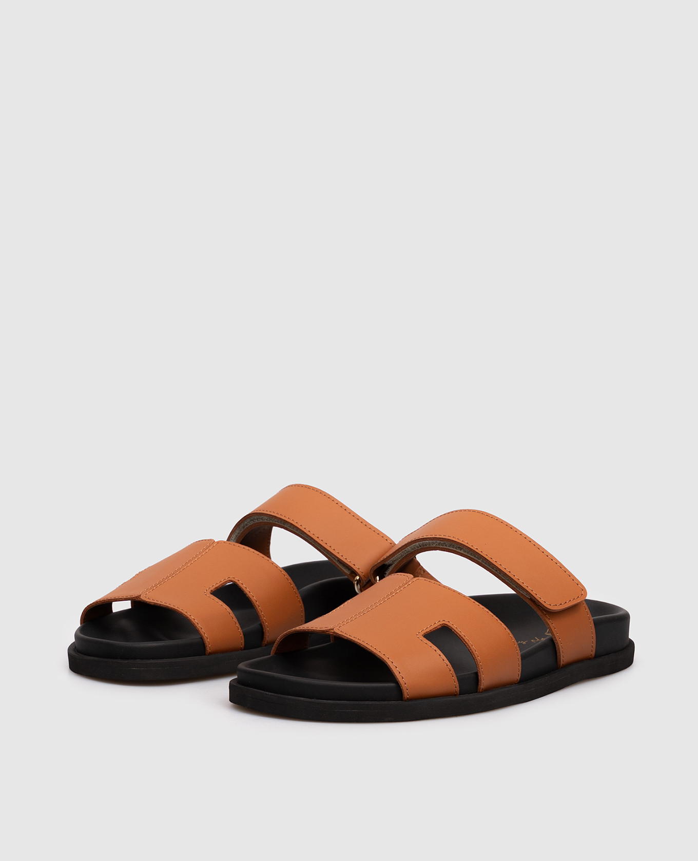 

Brown leather flip-flops Babe Pay Pls