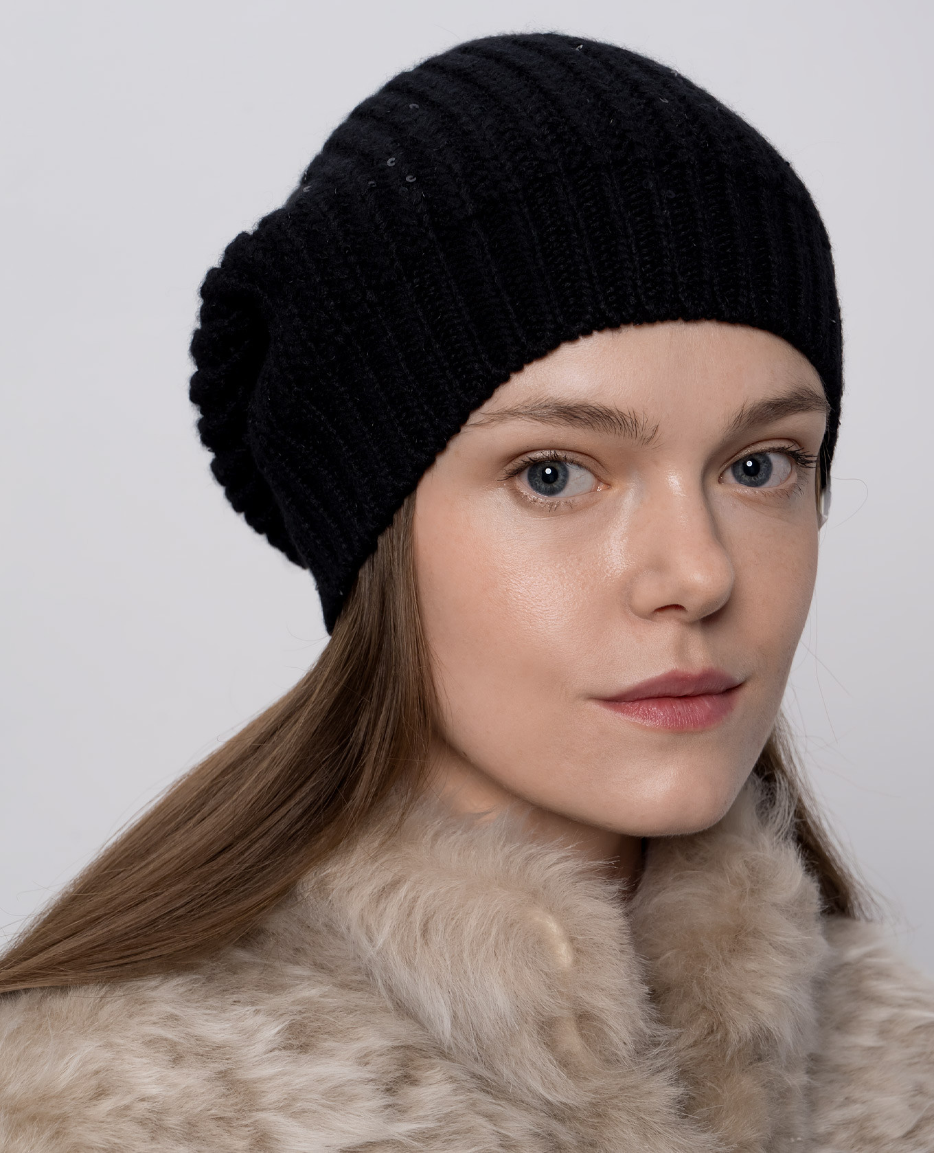 

Black cashmere and silk hat with sequins Brunello Cucinelli