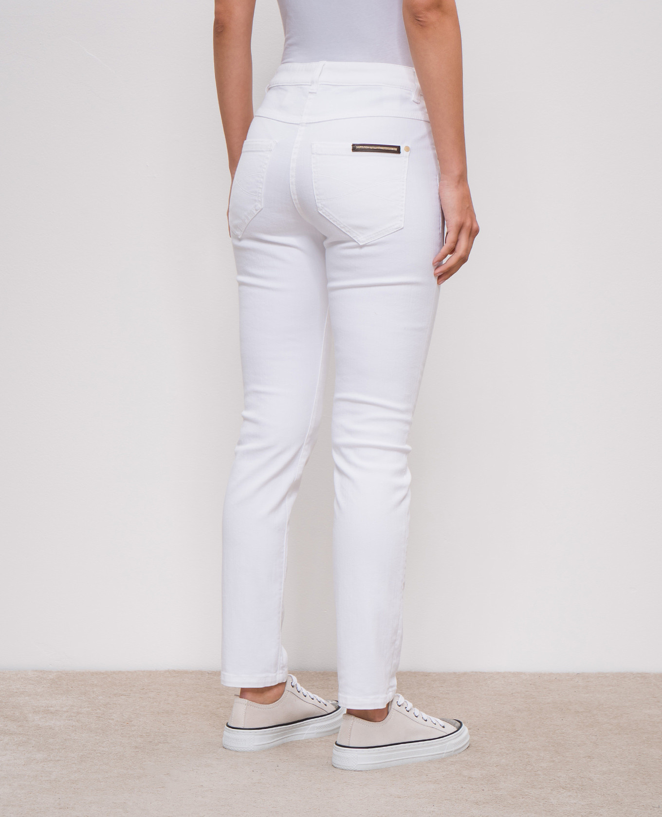 White slim jeans with monil chain Brunello Cucinelli 4