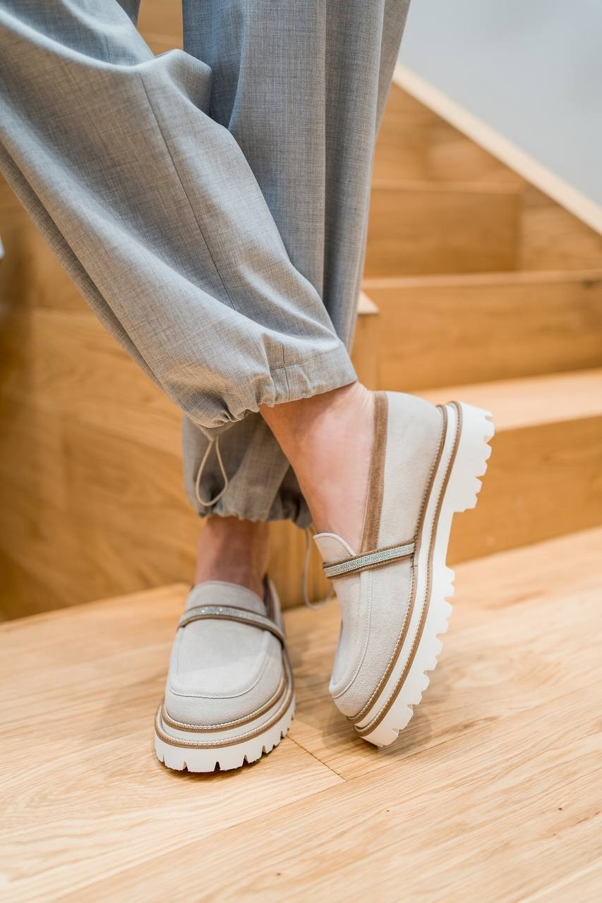 

Gray suede loafers with monil chain Peserico, Grey