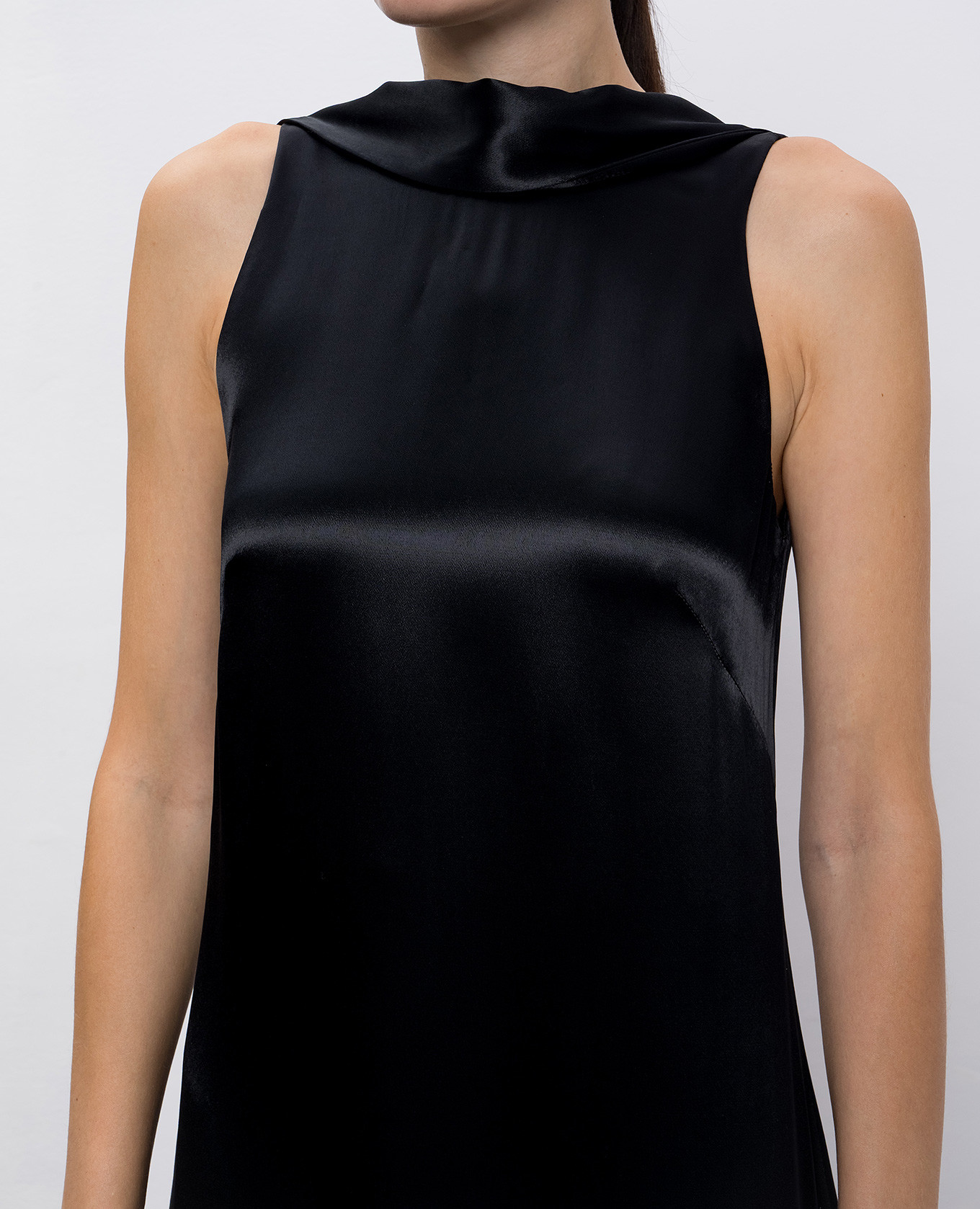 

Black maxi dress with monil chain Peserico