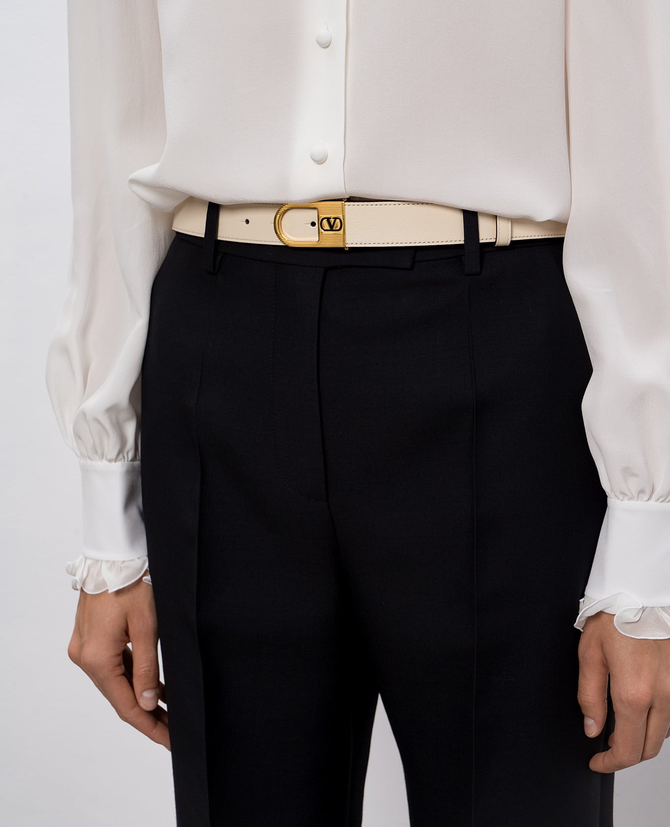 

Beige leather belt with VLogo emblem Valentino