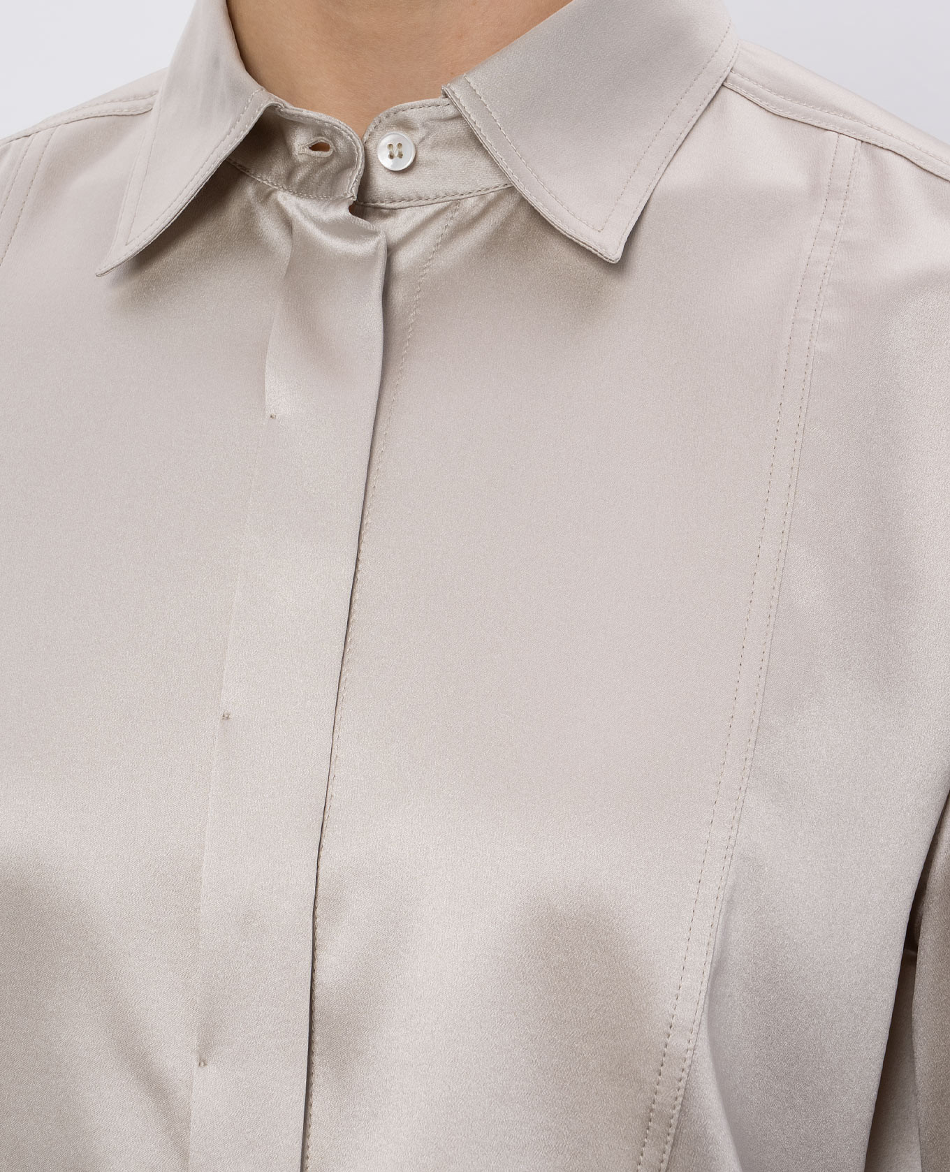 

Gray silk blouse with monil chain Brunello Cucinelli, Beige