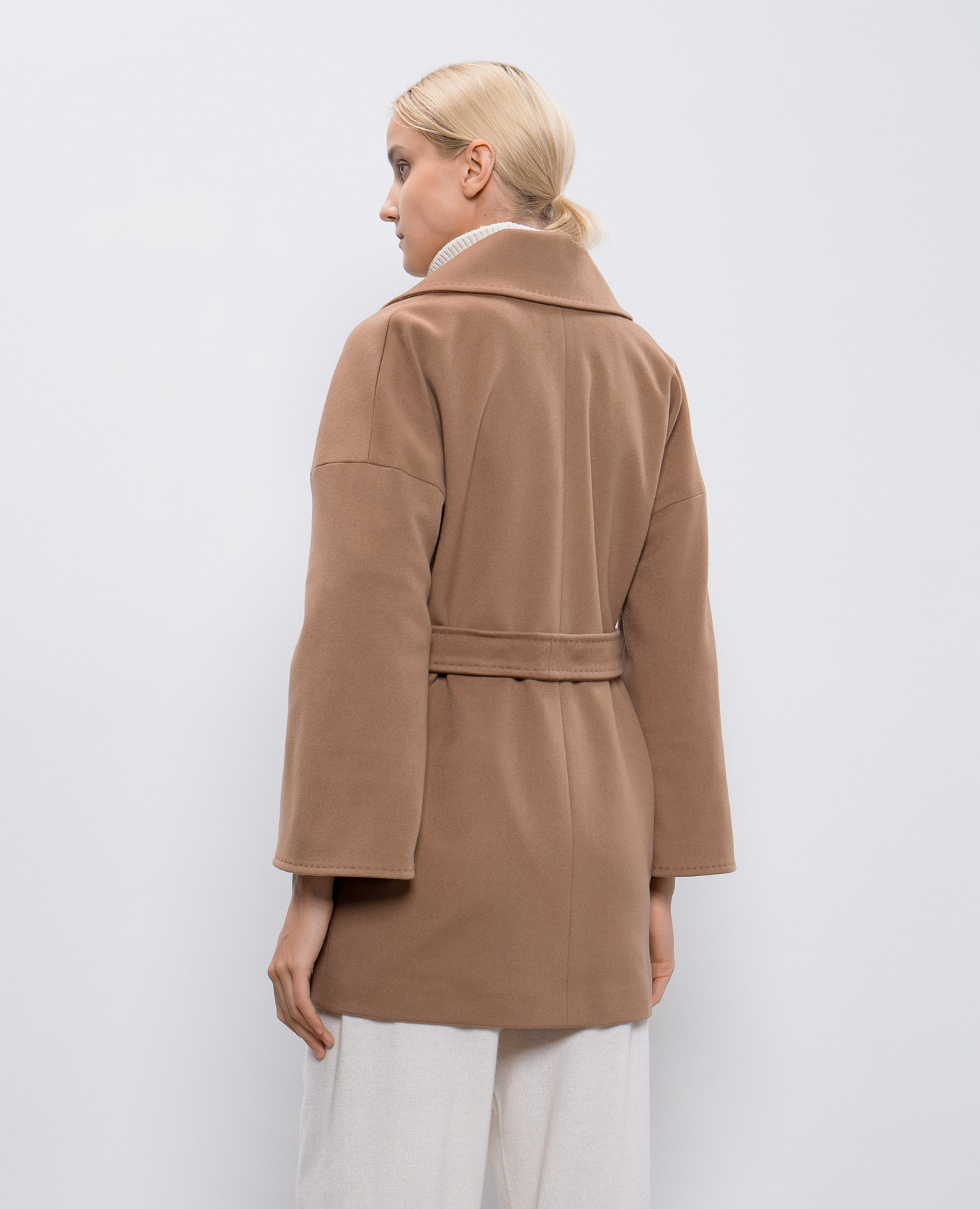 

Brown coat made of wool Heresis