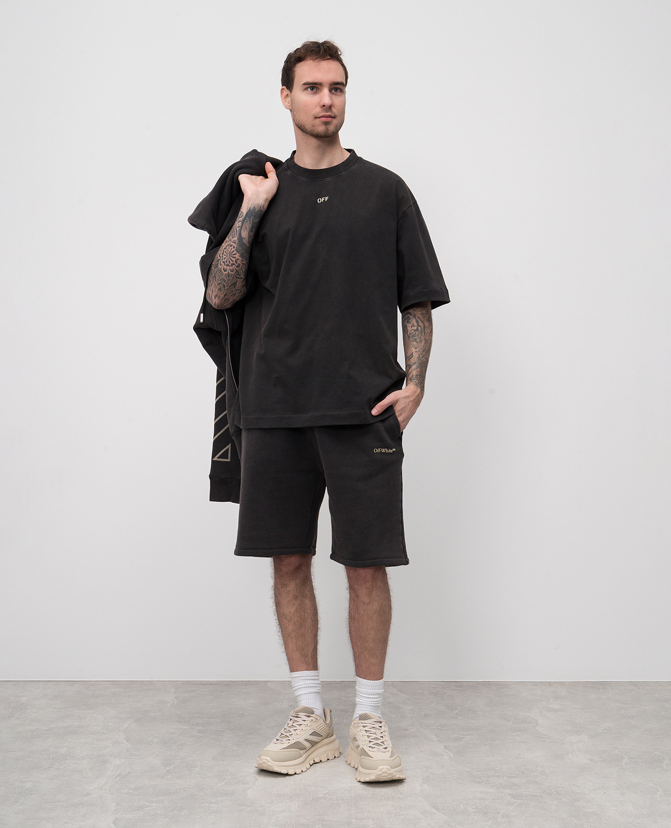 

Black shorts with Arrow logo patch Off-White