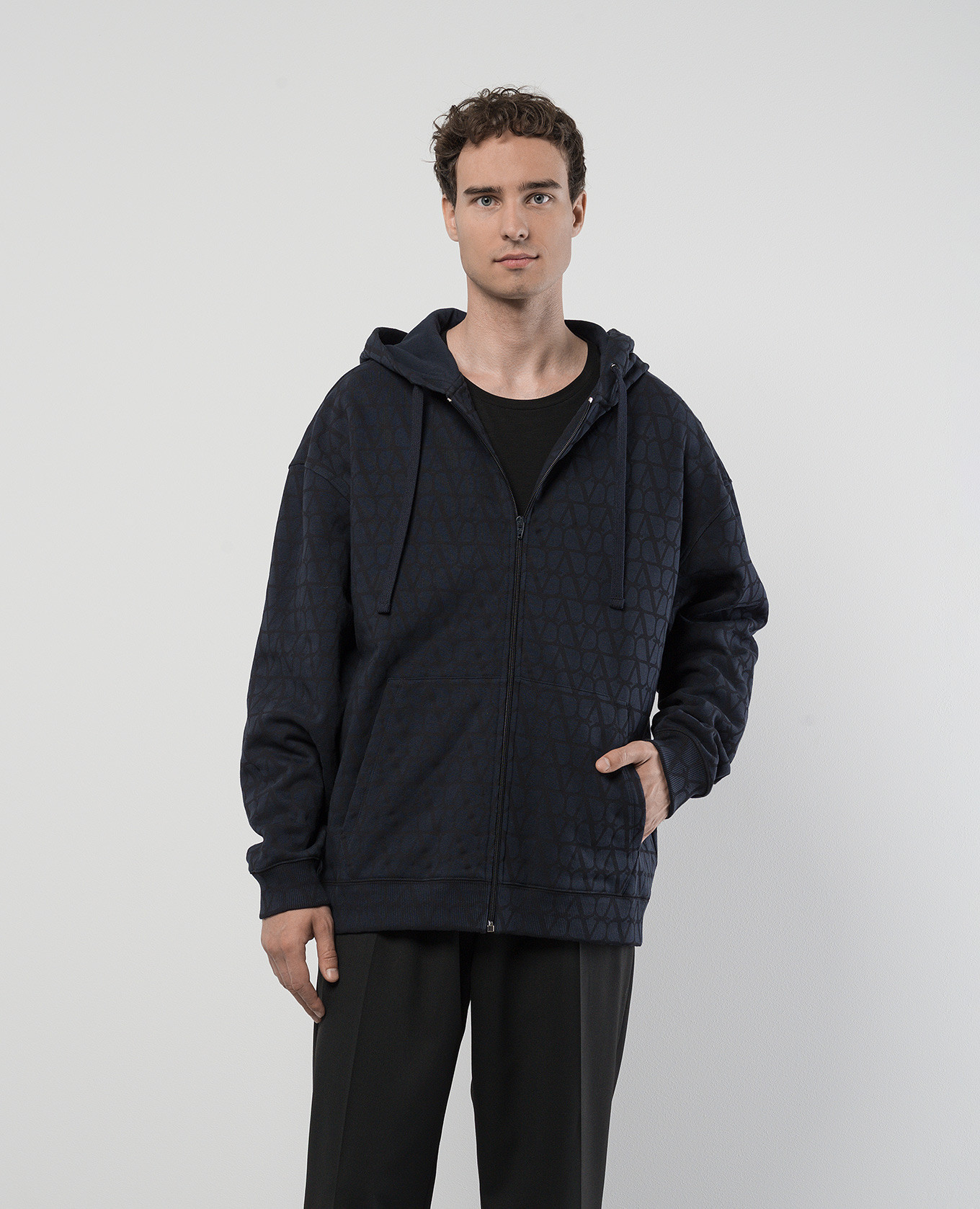 

Blue sports jacket in Toile Iconographe pattern Valentino