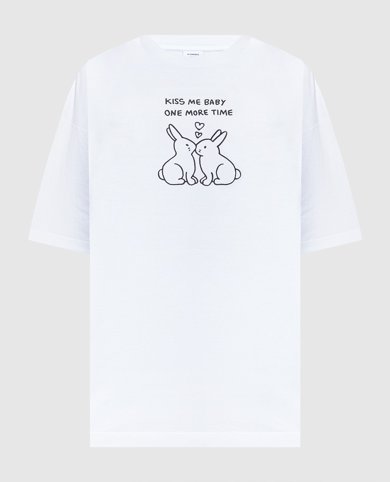 White t-shirt with a kiss print vetements