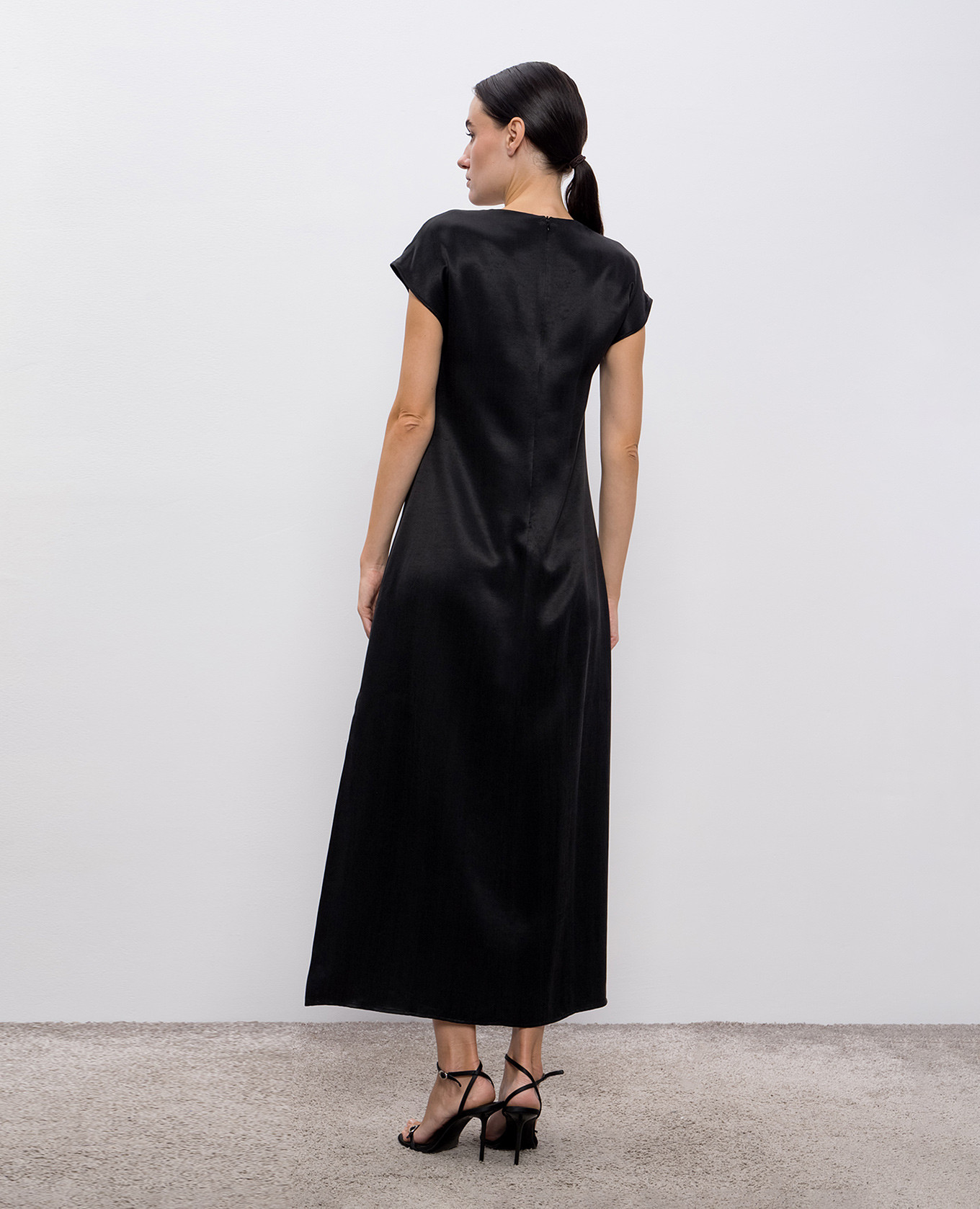 

Black midi dress with slits Peserico