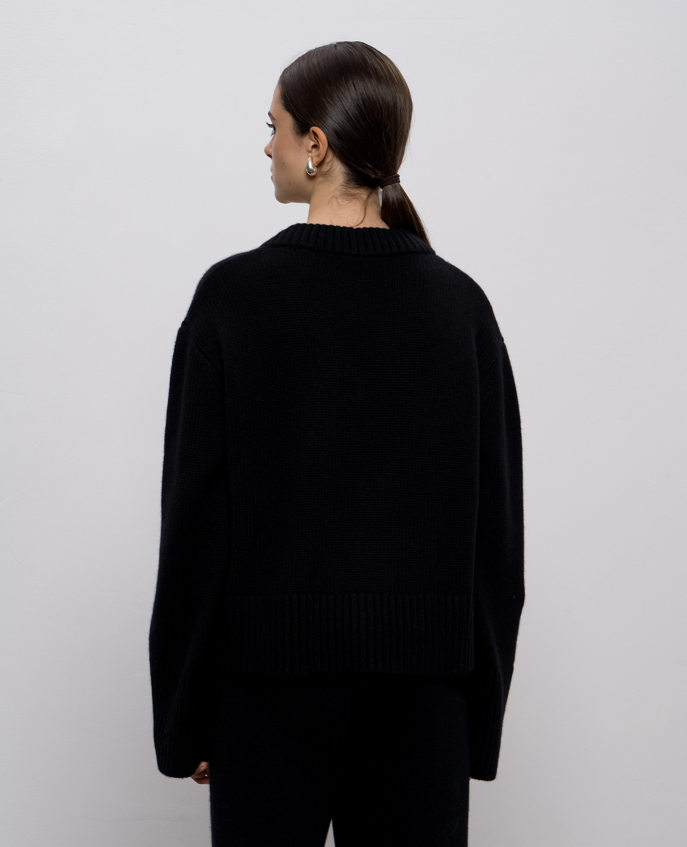 

Aletta black cashmere pullover LISA YANG