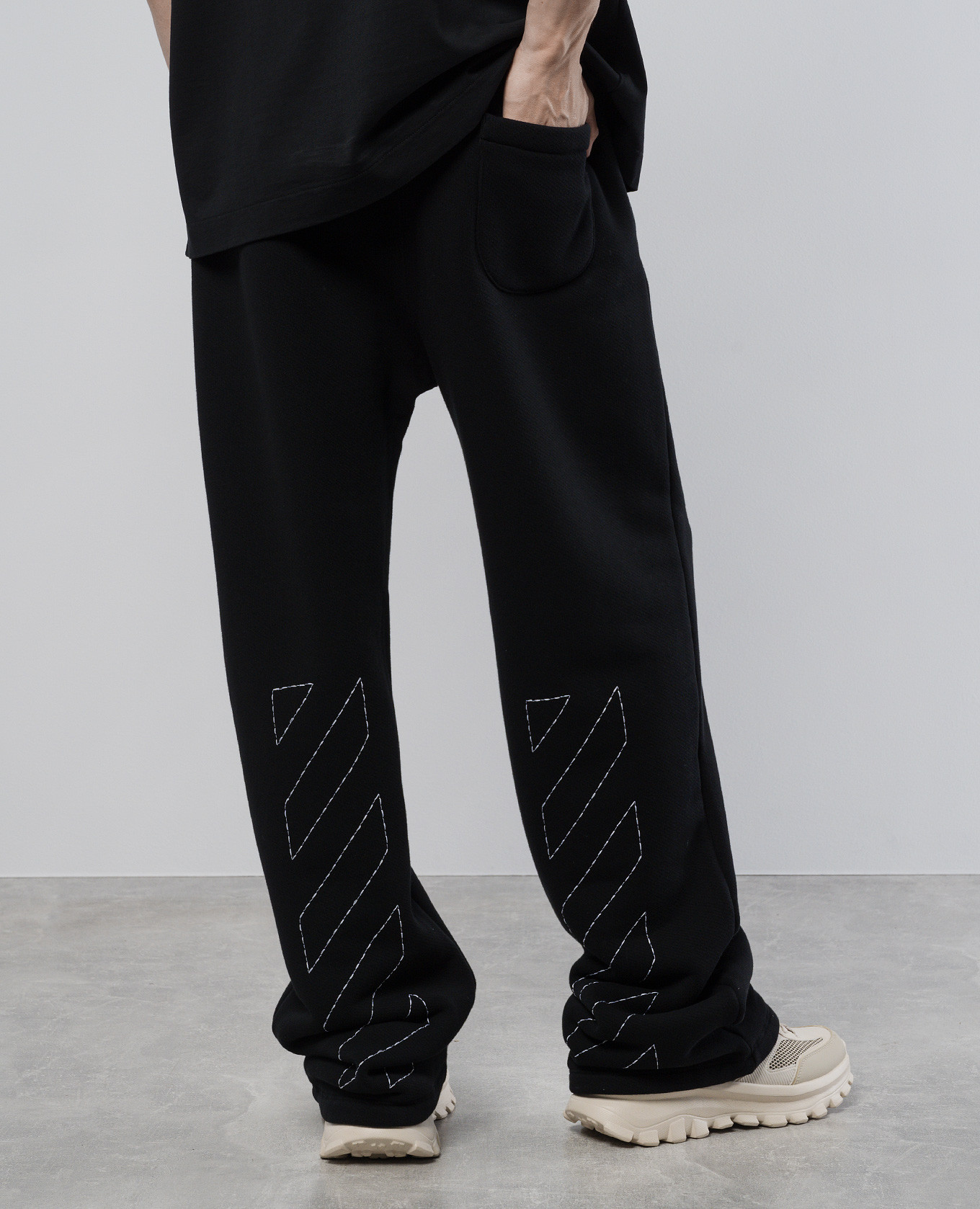 

Black sweatpants with logo embroidery Off-White