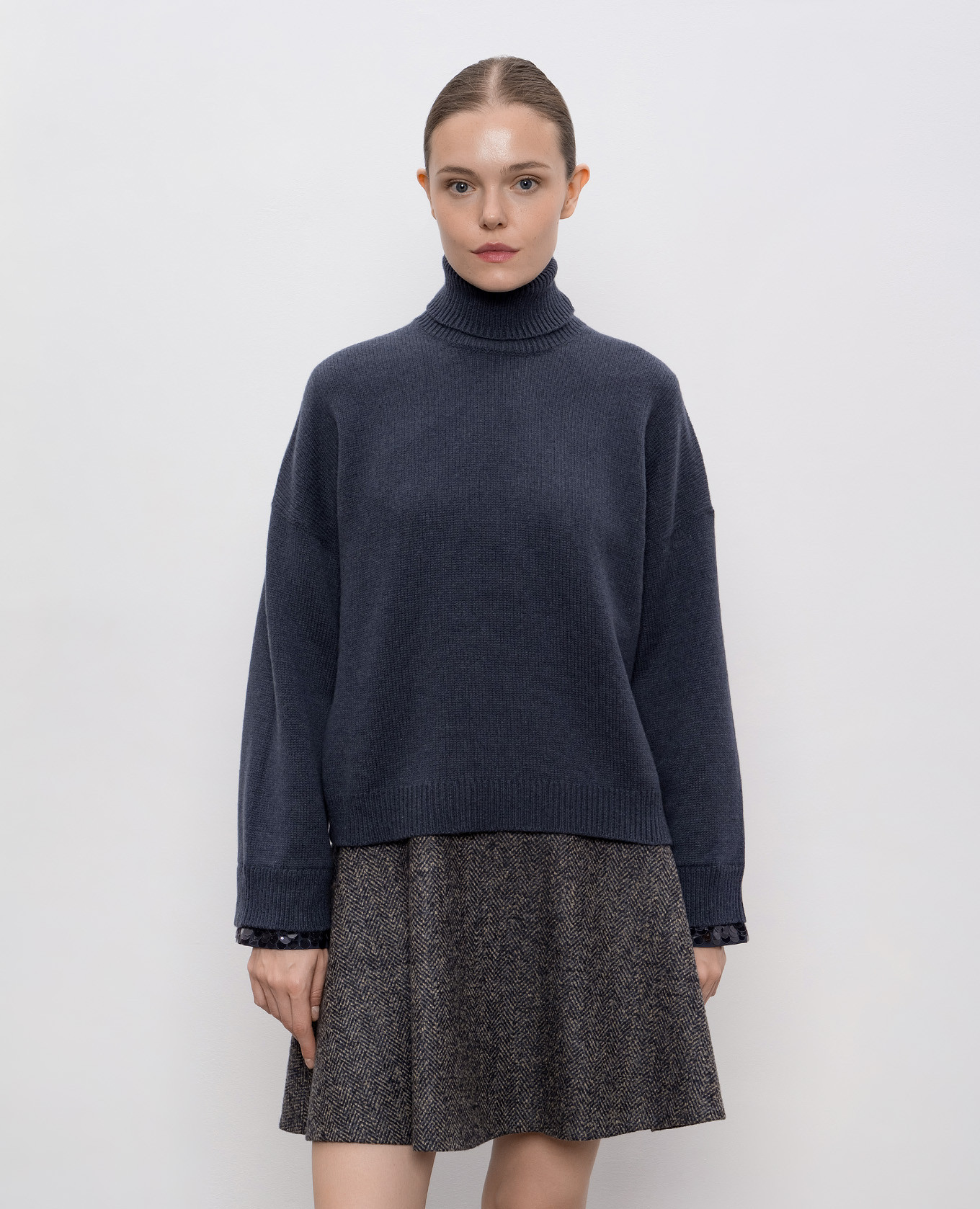 

Blue cashmere and silk sweater with sequins Brunello Cucinelli