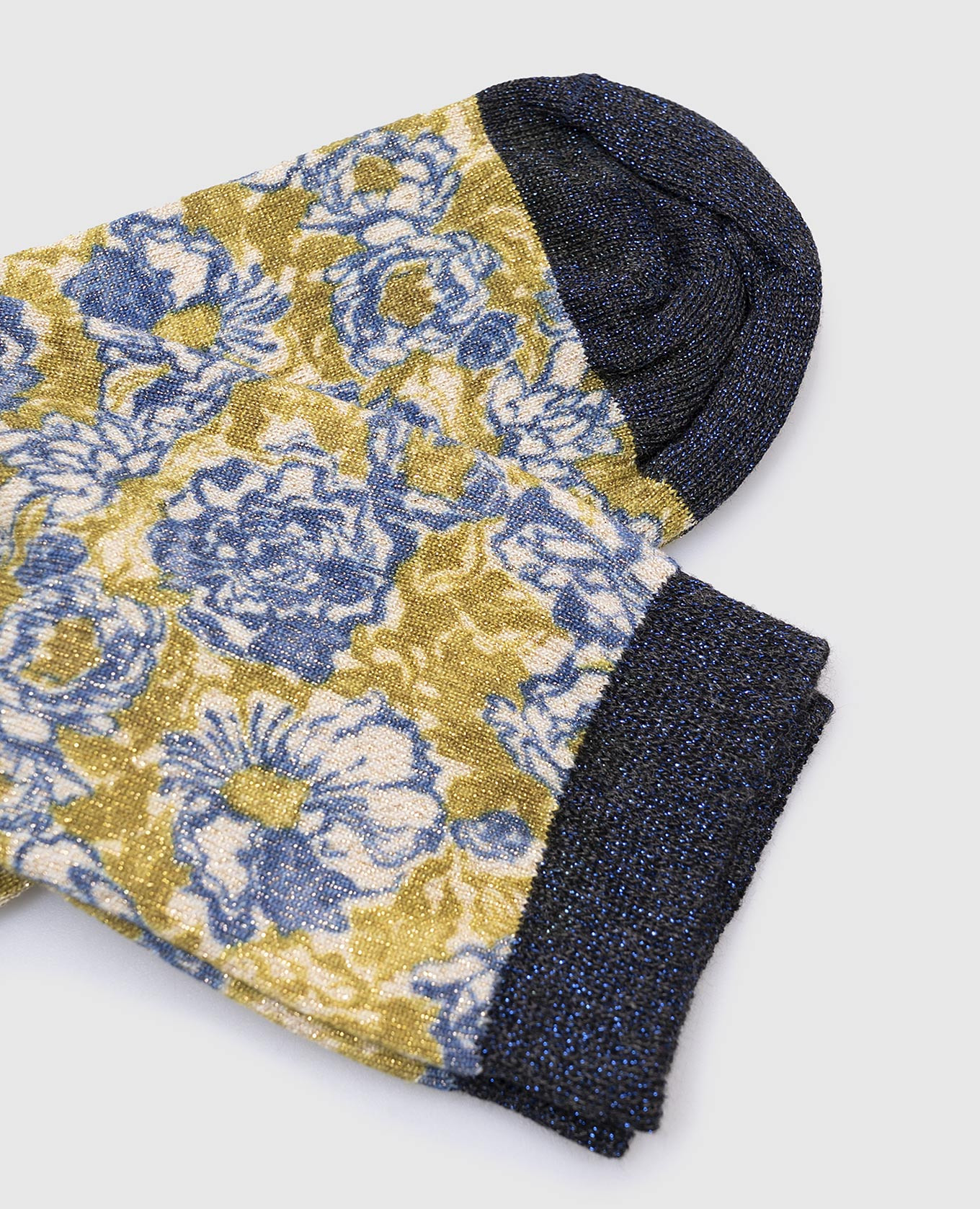 

Green socks with a floral pattern Momoni