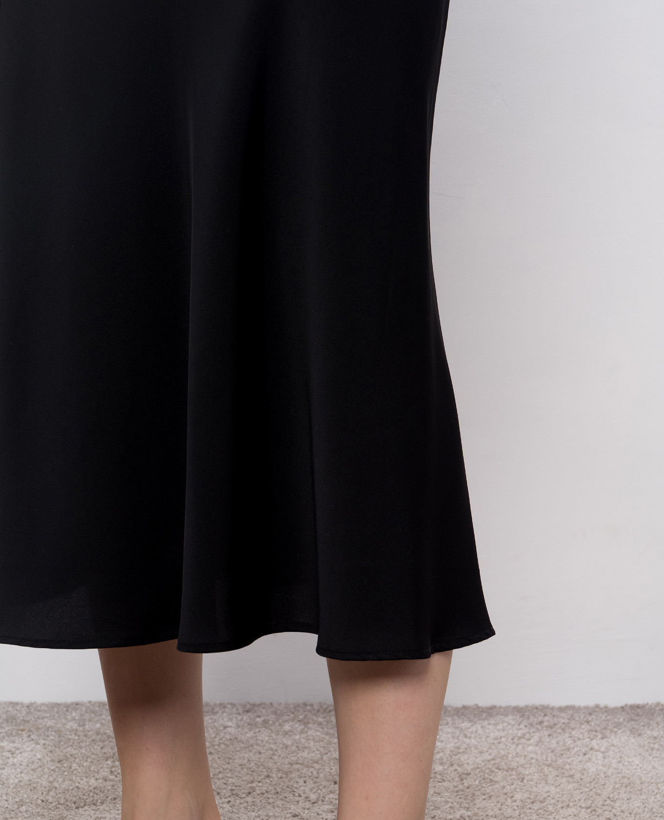 

Black silk skirt Allude