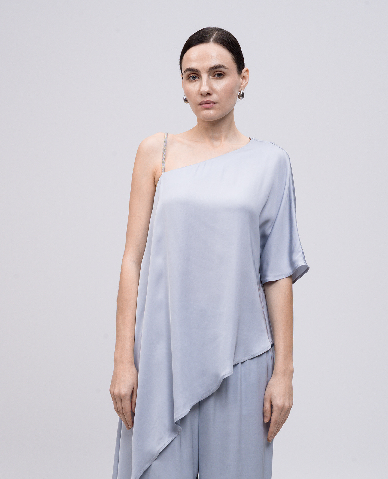 

Blue asymmetric top with monil chain Peserico, Light blue