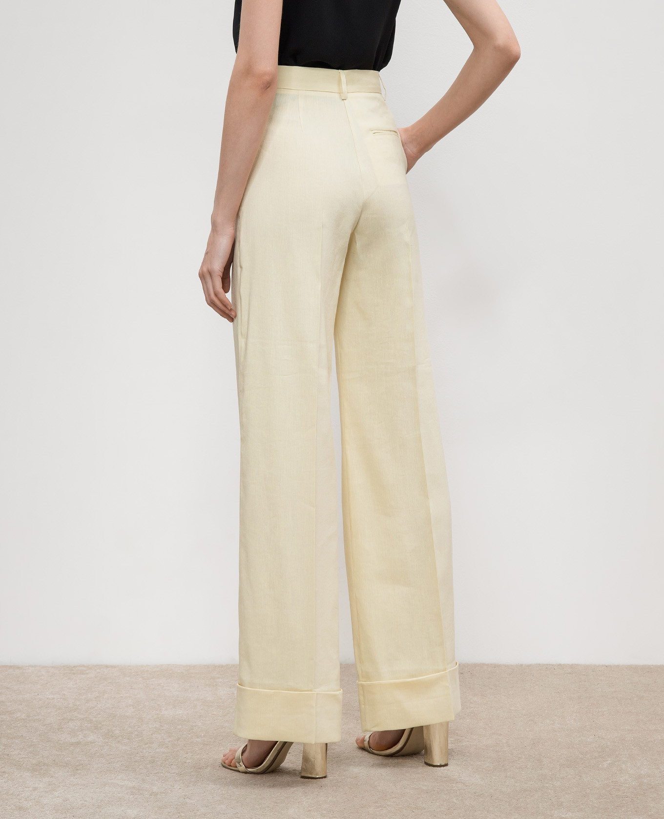 Nathalie yellow pants with linen The Andamane 4