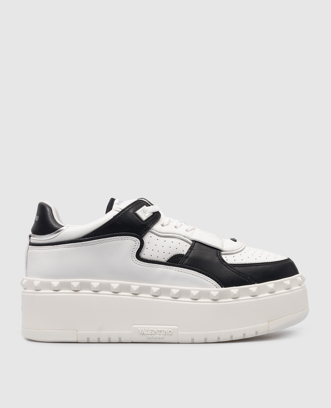 

White leather sneakers with logo Valentino