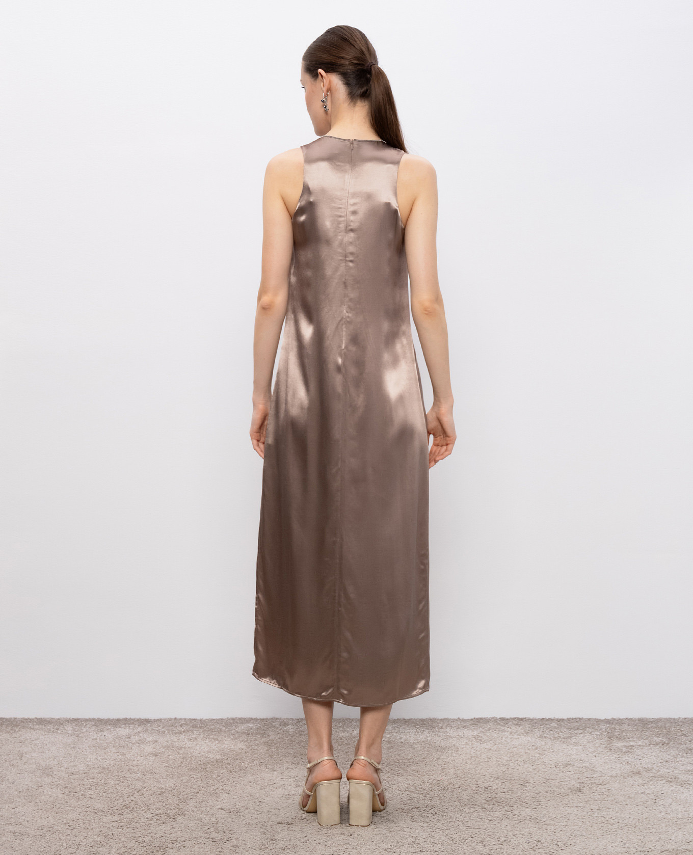 Beige midi dress with monil chain Peserico 4