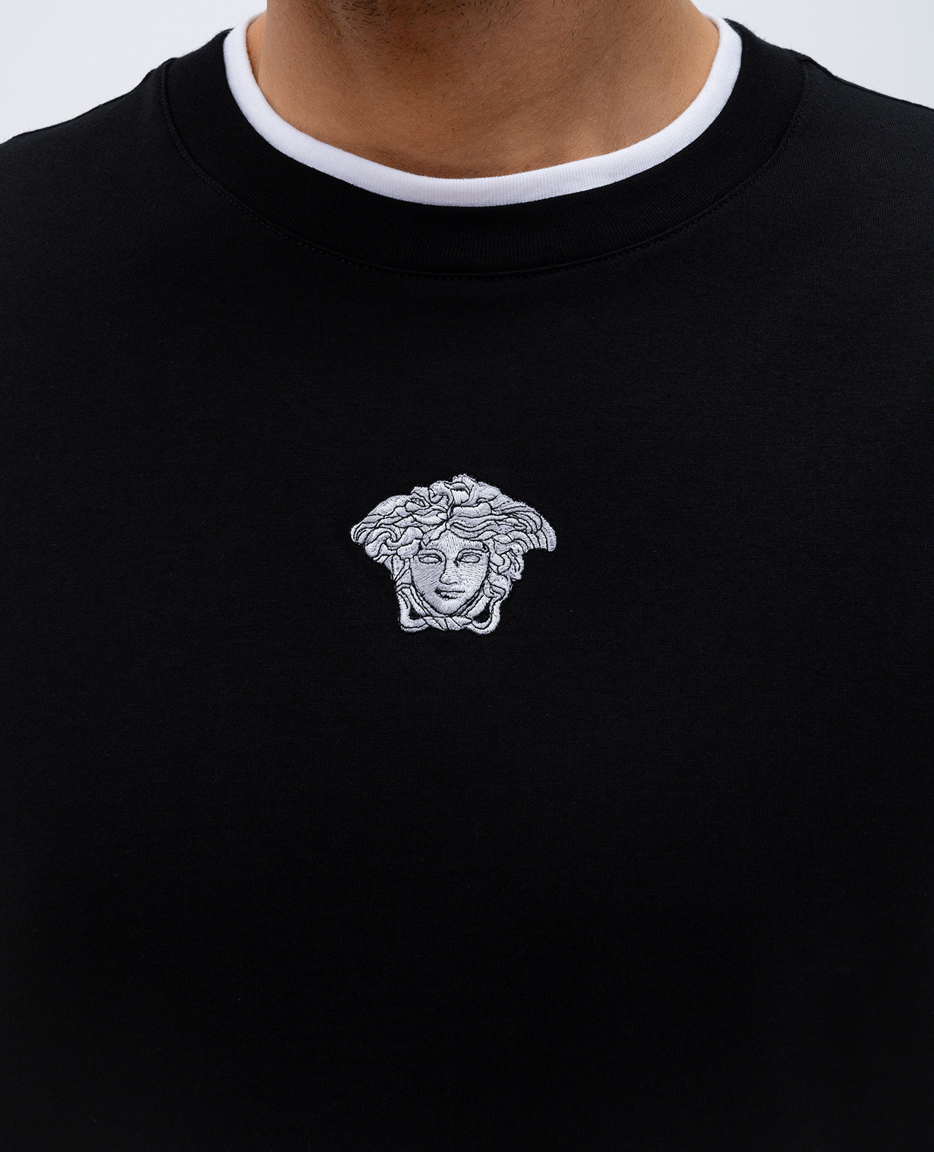 

Black T-shirt with Medusa emblem embroidery Versace