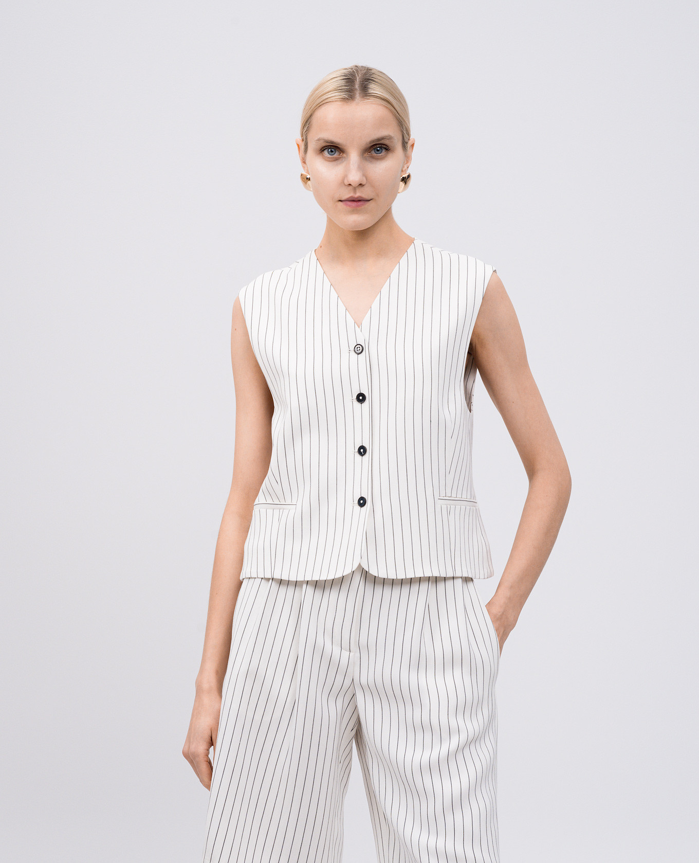 

White VANUA vest with striped linen Lou Lou Studio