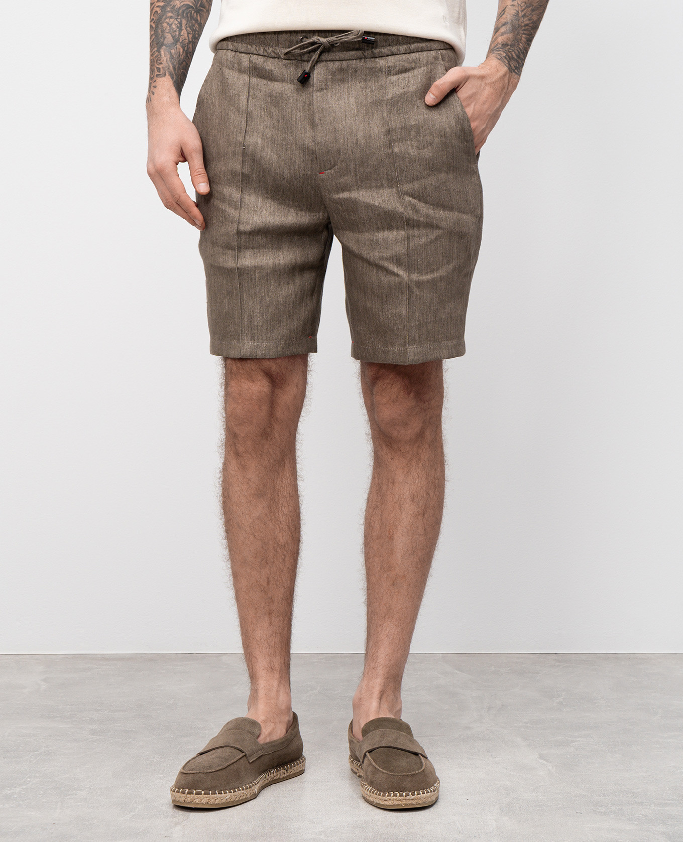 

Beige linen shorts with logo emblem ISAIA