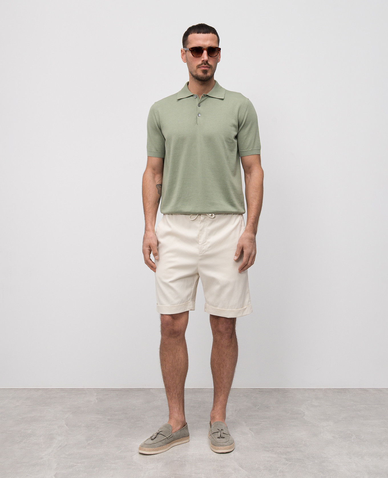 

Beige shorts with lapels Canali