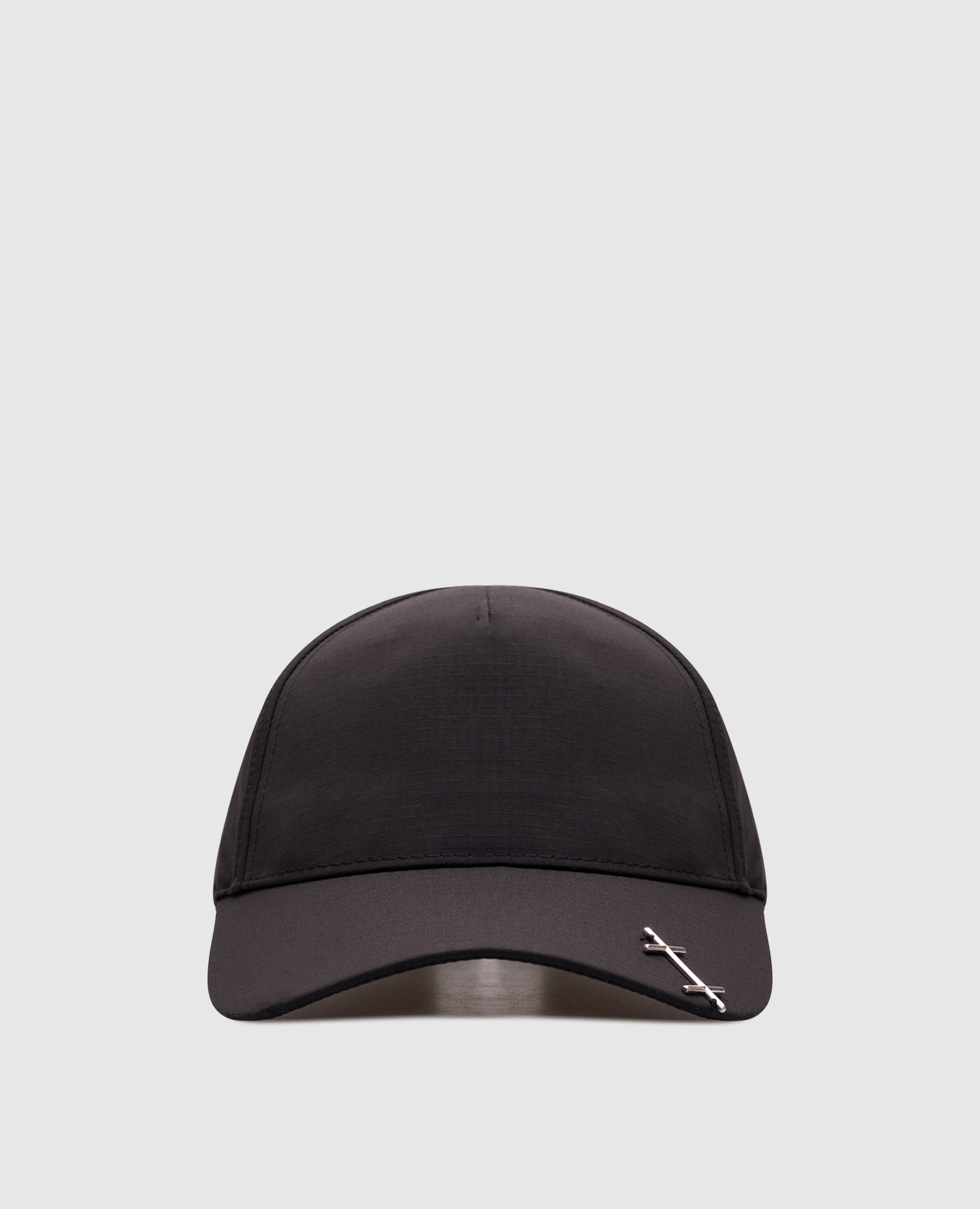 

Black cap with metal element Heliot Emil