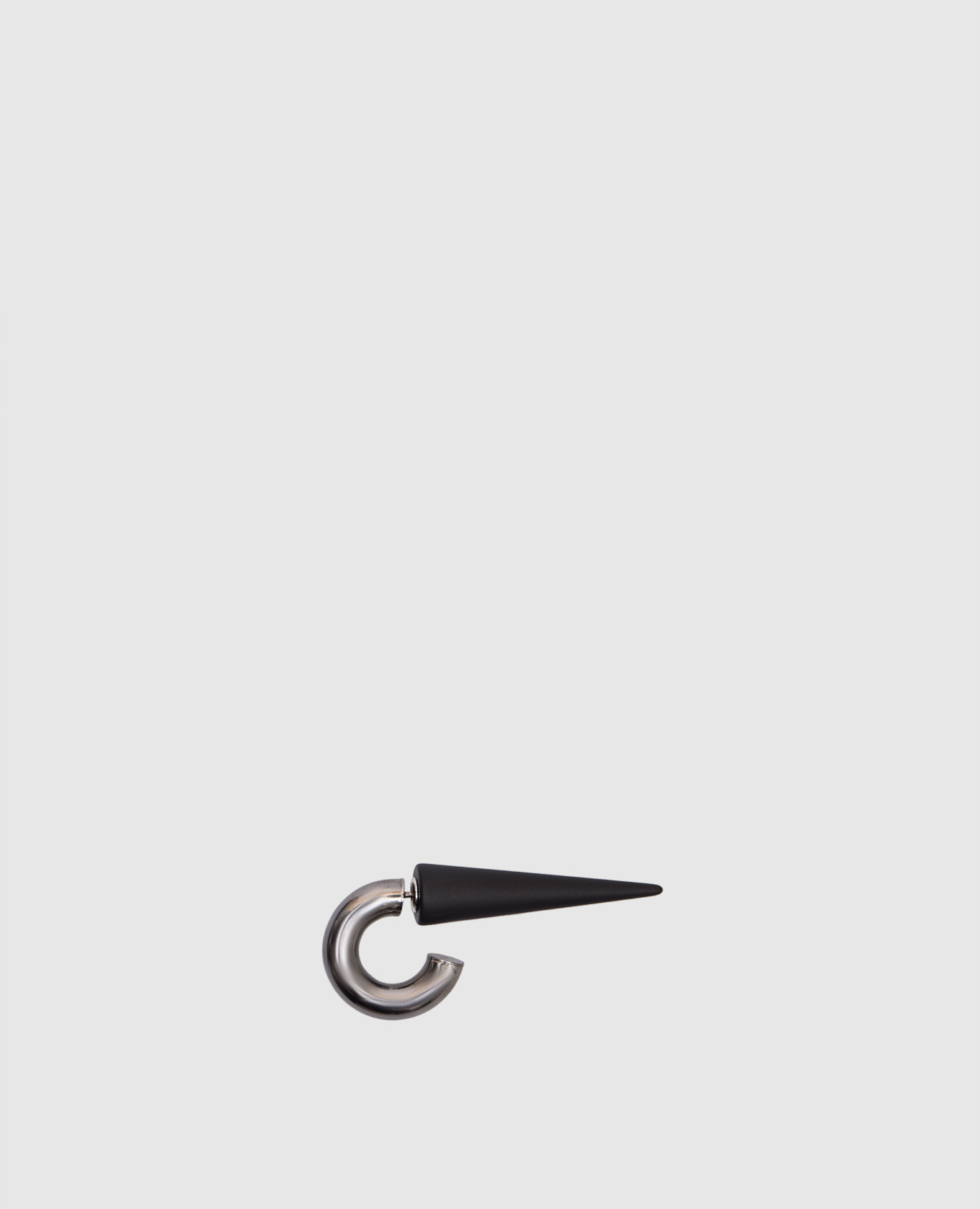 

Black mono earring MONO SPIKE Innerraum