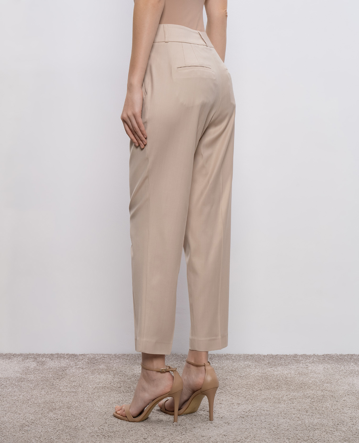 Beige wool pants with monil chain Peserico