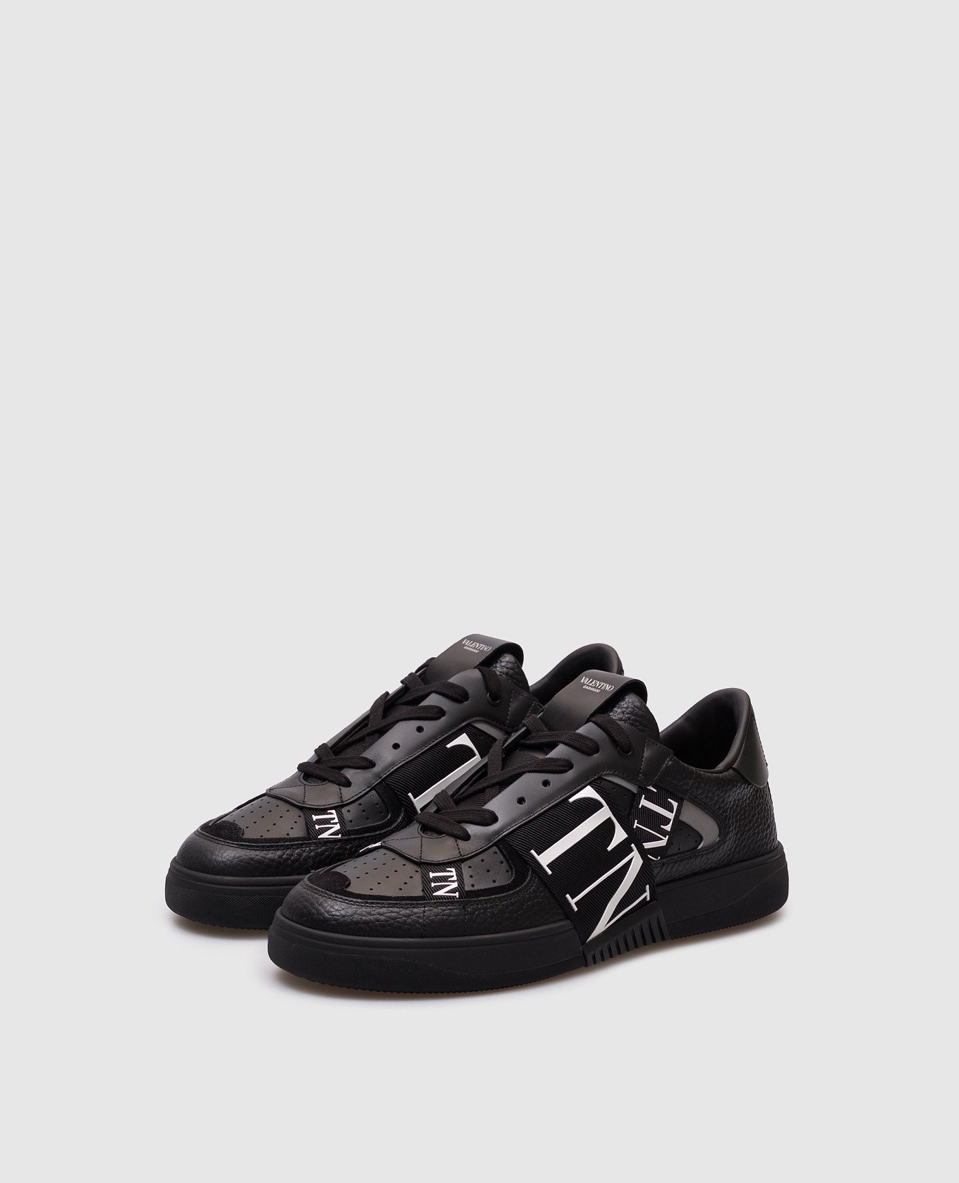 

Black leather sneakers Vl7N Valentino
