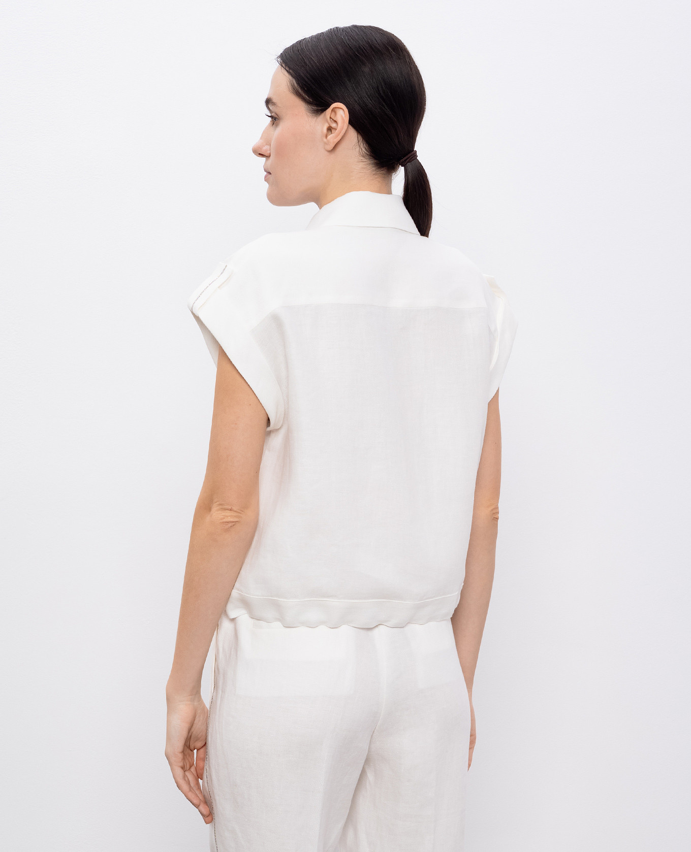 

White linen vest with monil chain Peserico